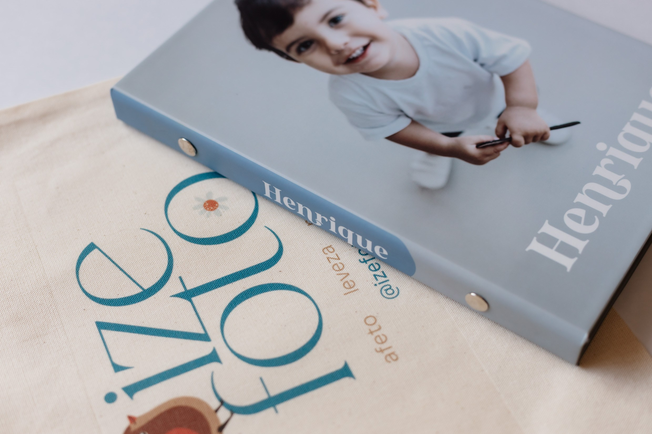 Álbum retrô para guardar memórias de forma simples e afetiva