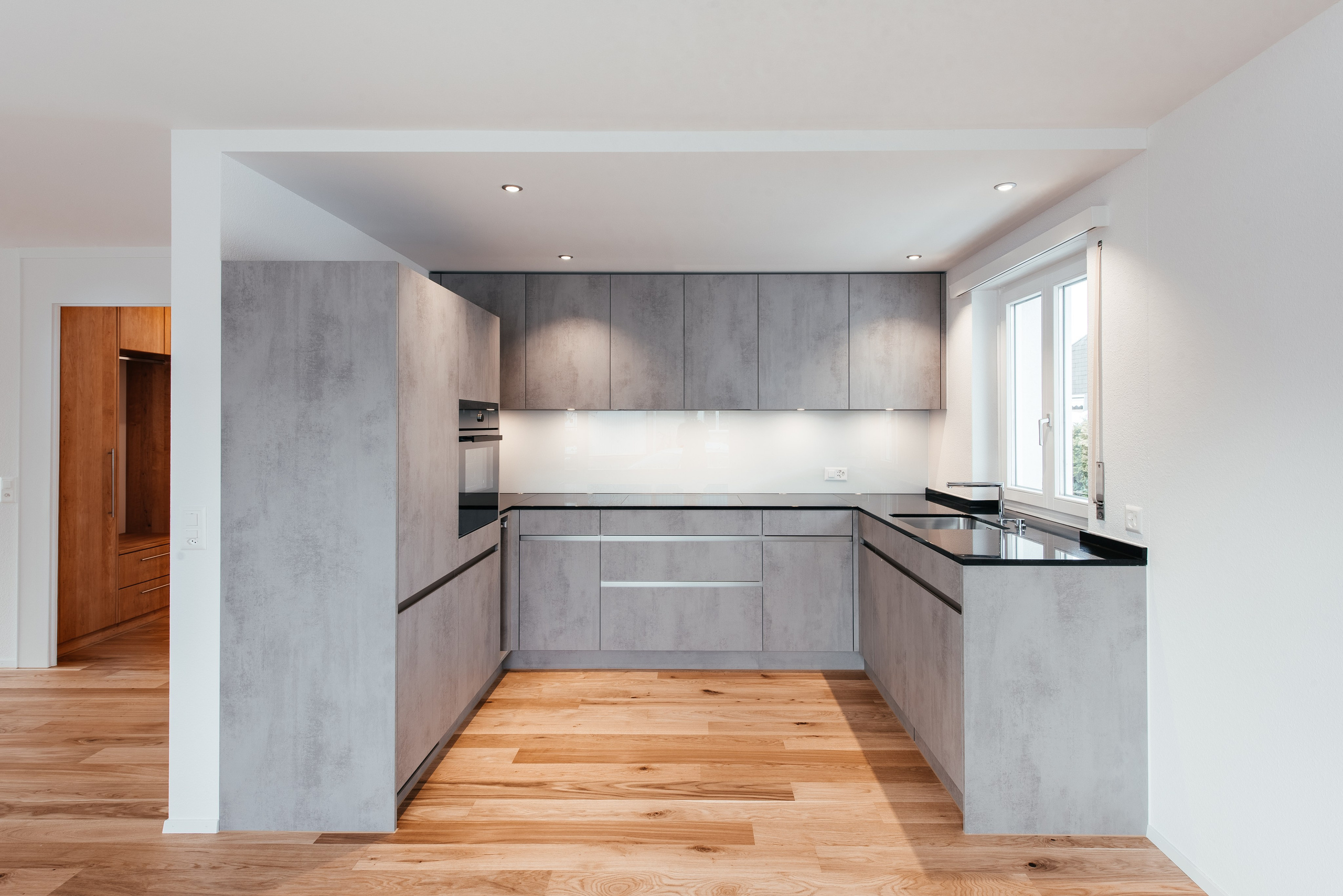 Wohnung, WINDISCH, AARGAU. Hallo! Ich bin Elena und arbeite als Immobilienfotografin