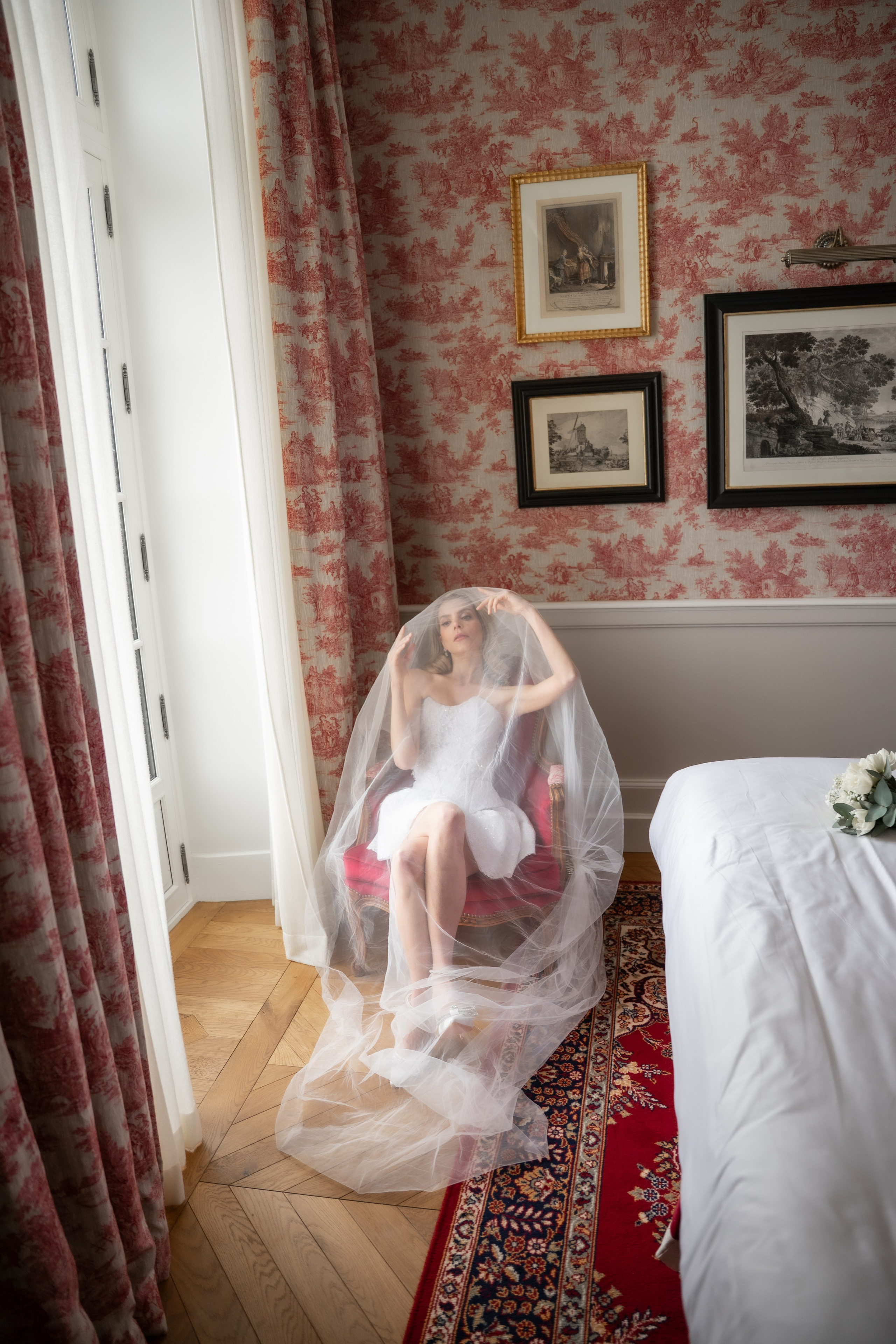 Chateau elopement inspiration. Wedding photographer in Paris Oksana Shum