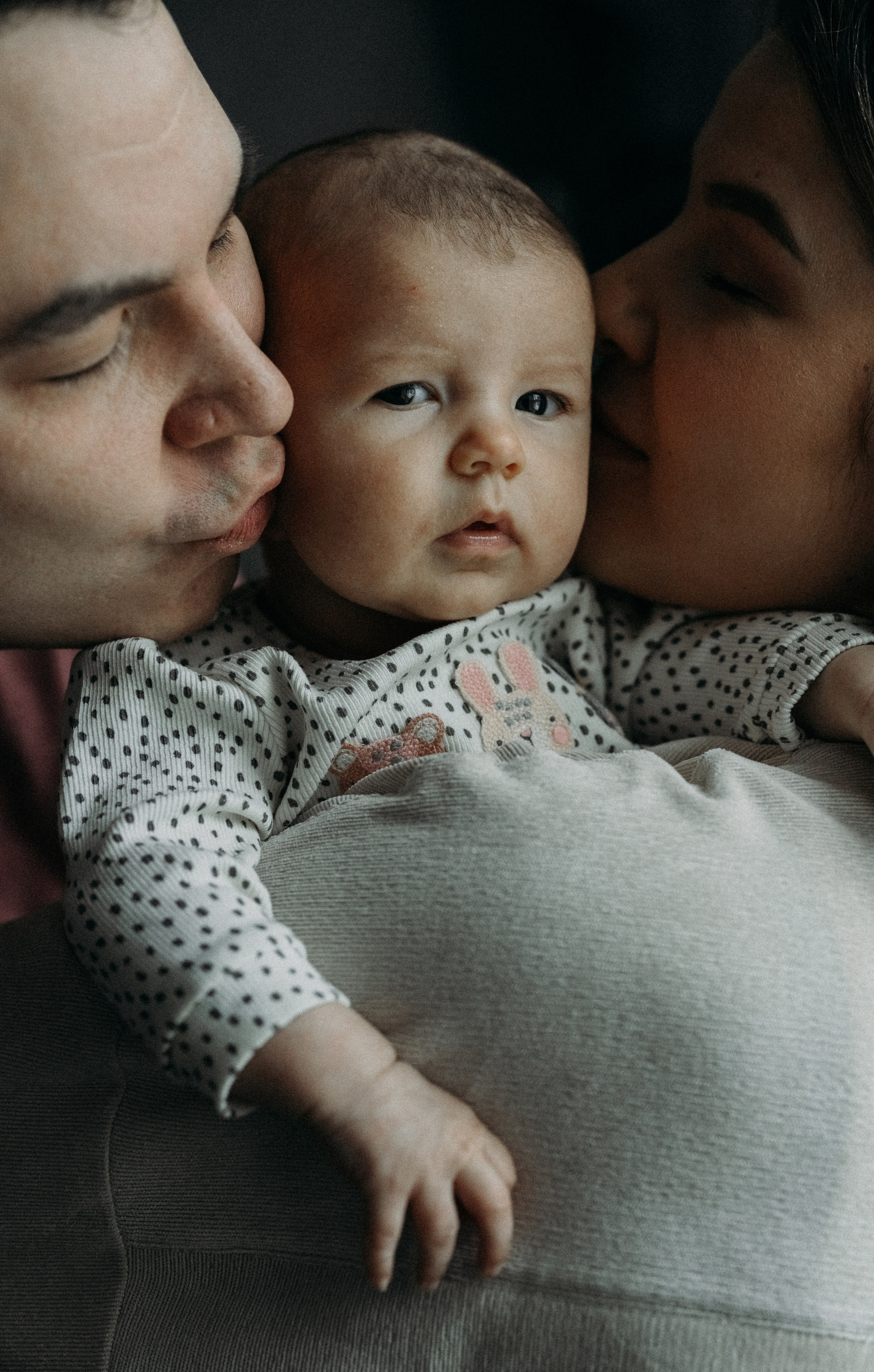 Family, bnw, photoshoot. Wedding and potrait photographer in Helsinki Vickan O