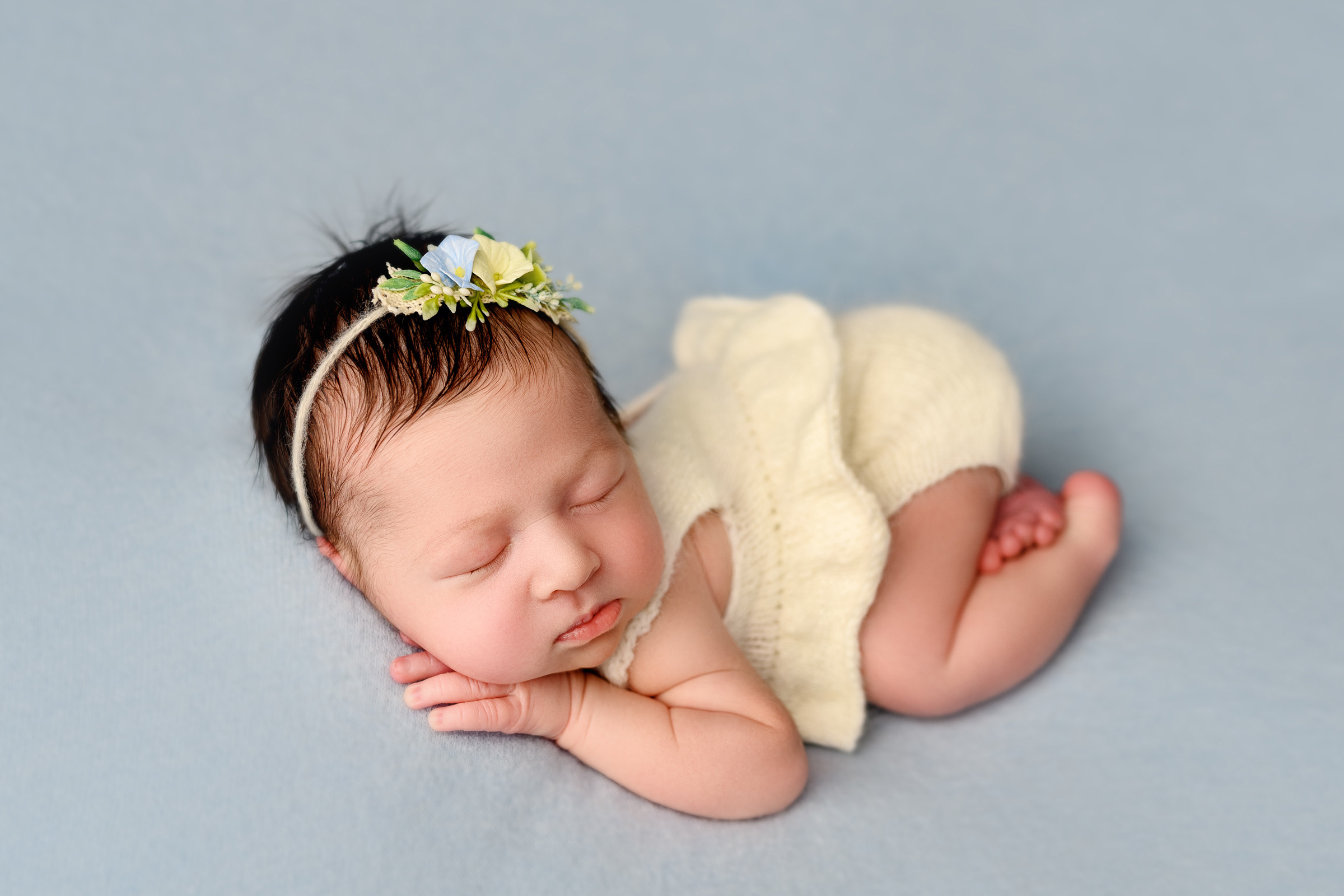 Babyfotografie Berlin, liebevolle moderne Fotos von Neugeborenen