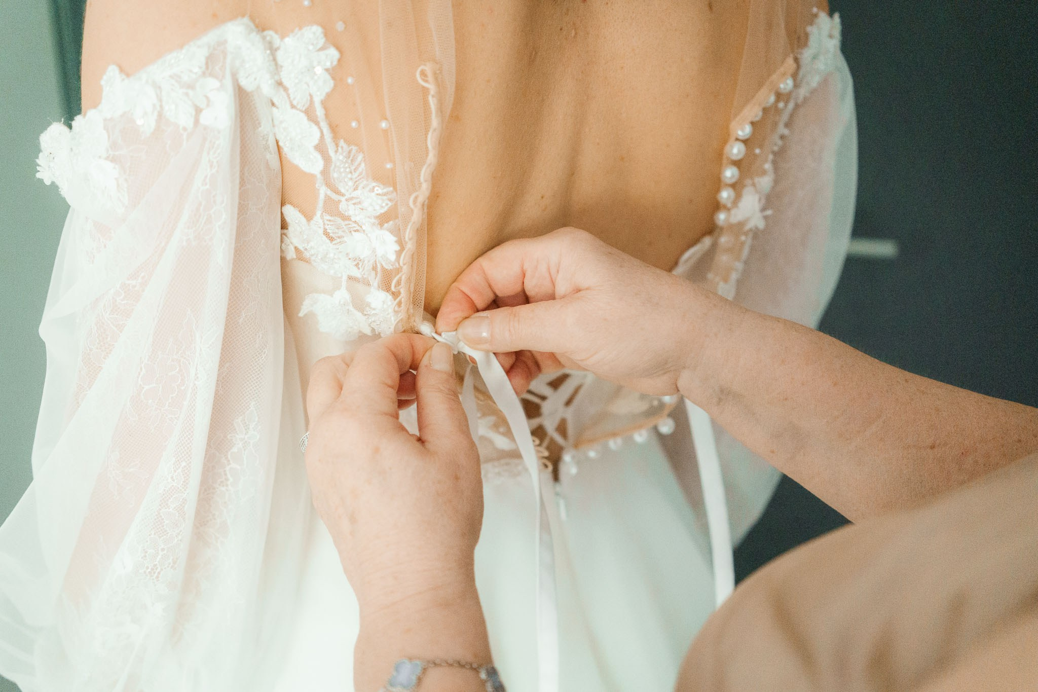 K& F, destination wedding photographer in L’Orangerie de l’Orée du Bois, France