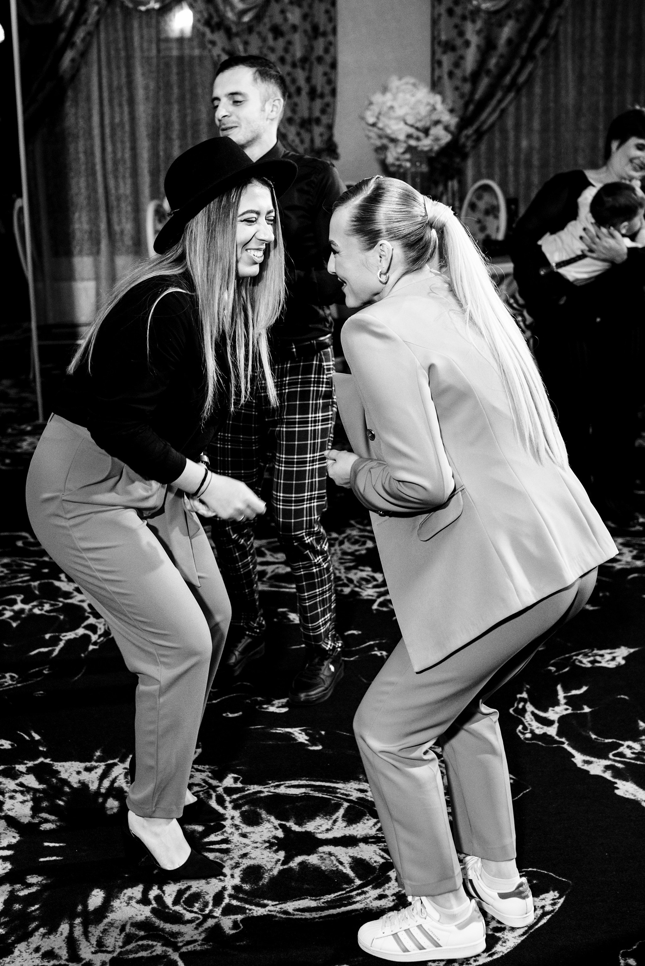 Sweetest devotion. Iris Lara. Acasă