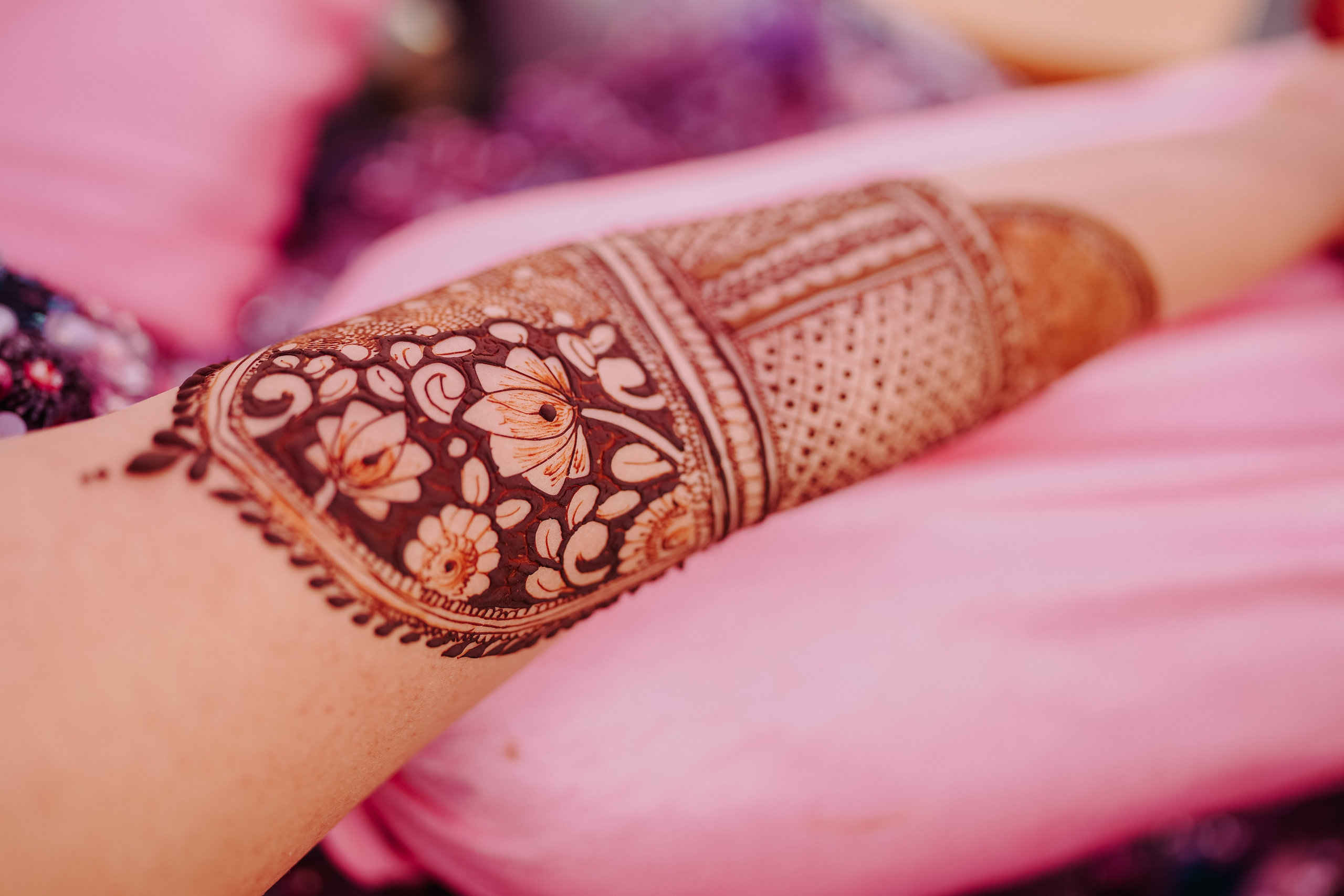 HALDI & MEHANDI. Wedding photographer Stalen Robert