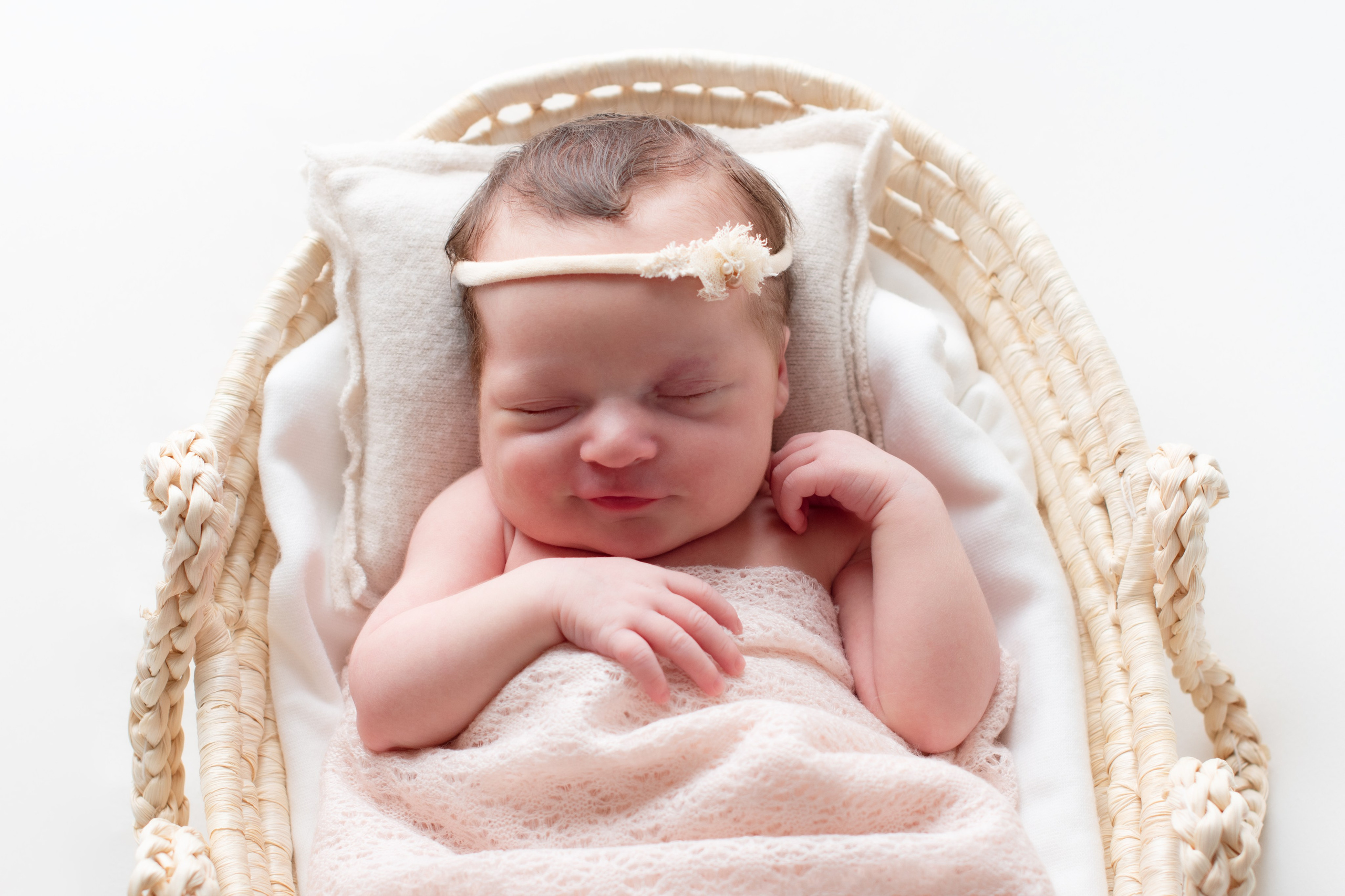 Nouveau-né. Photographe grossesse et nouveau-né a La Ciotat