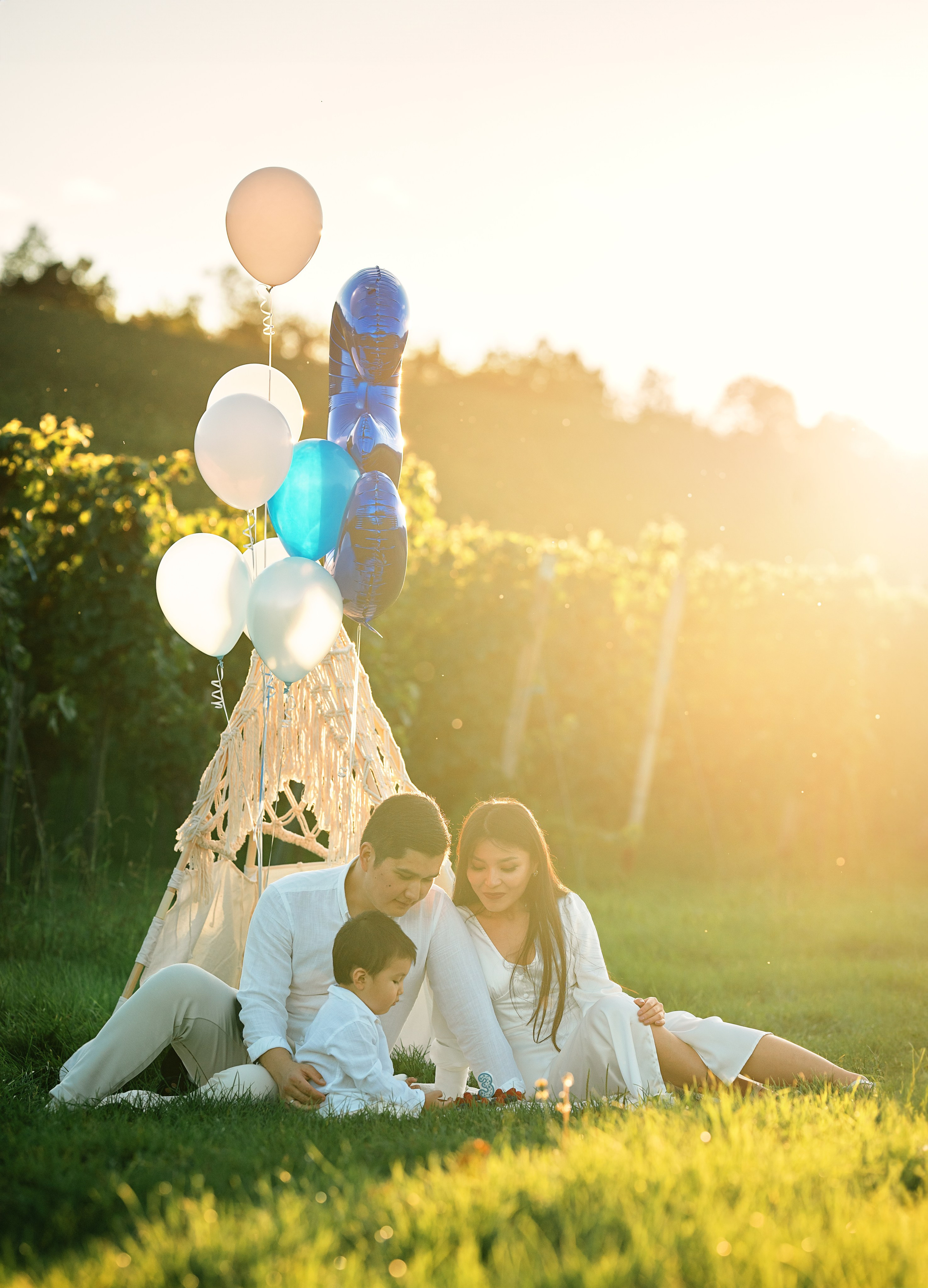 Summer picnic. Family, conceptual women portrait photograher in Geneva, Switzerland