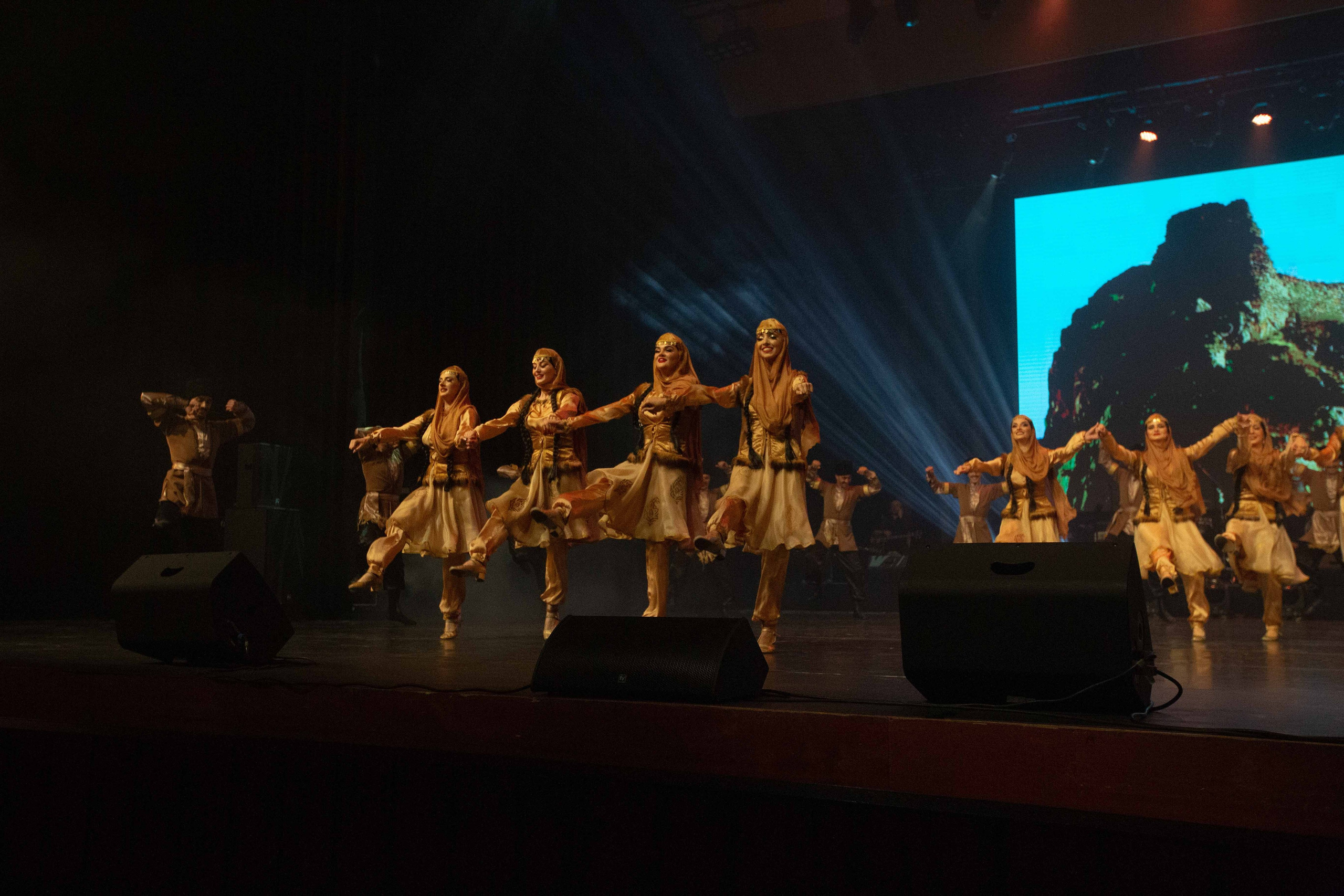 STATE DANCE ENSEMBLE. Wedding&Event photographer Ismail Rzayev in Baku