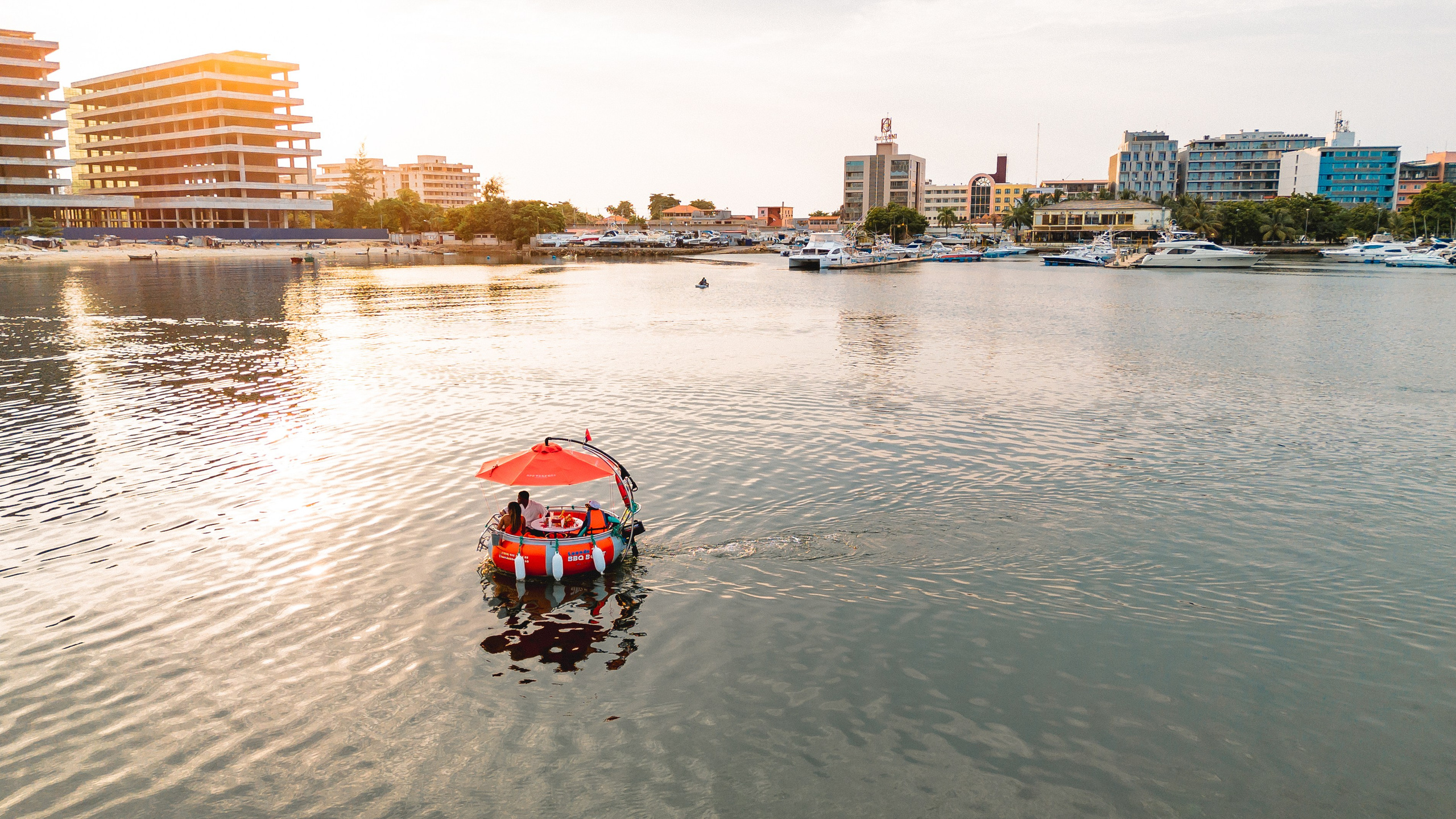 Luanda BBQ BOAT 360