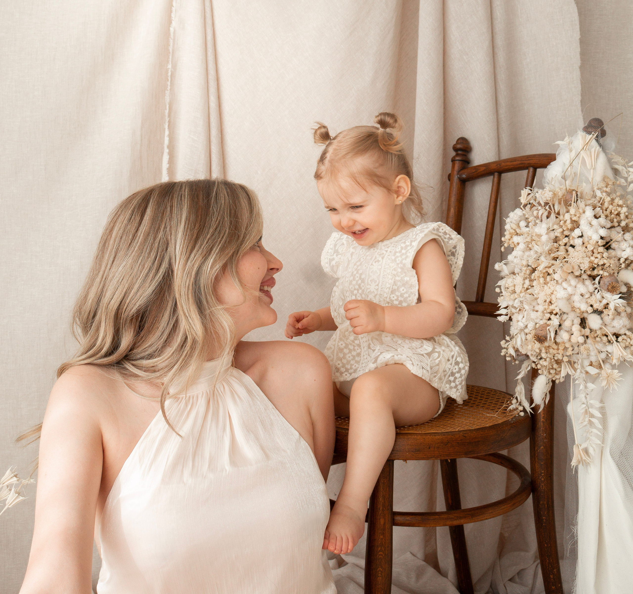 Mommy & me: Valerie & Stella. Zwangerschapsfotografie, newborn, gezinnen, branding, liefde én geboortefotografie