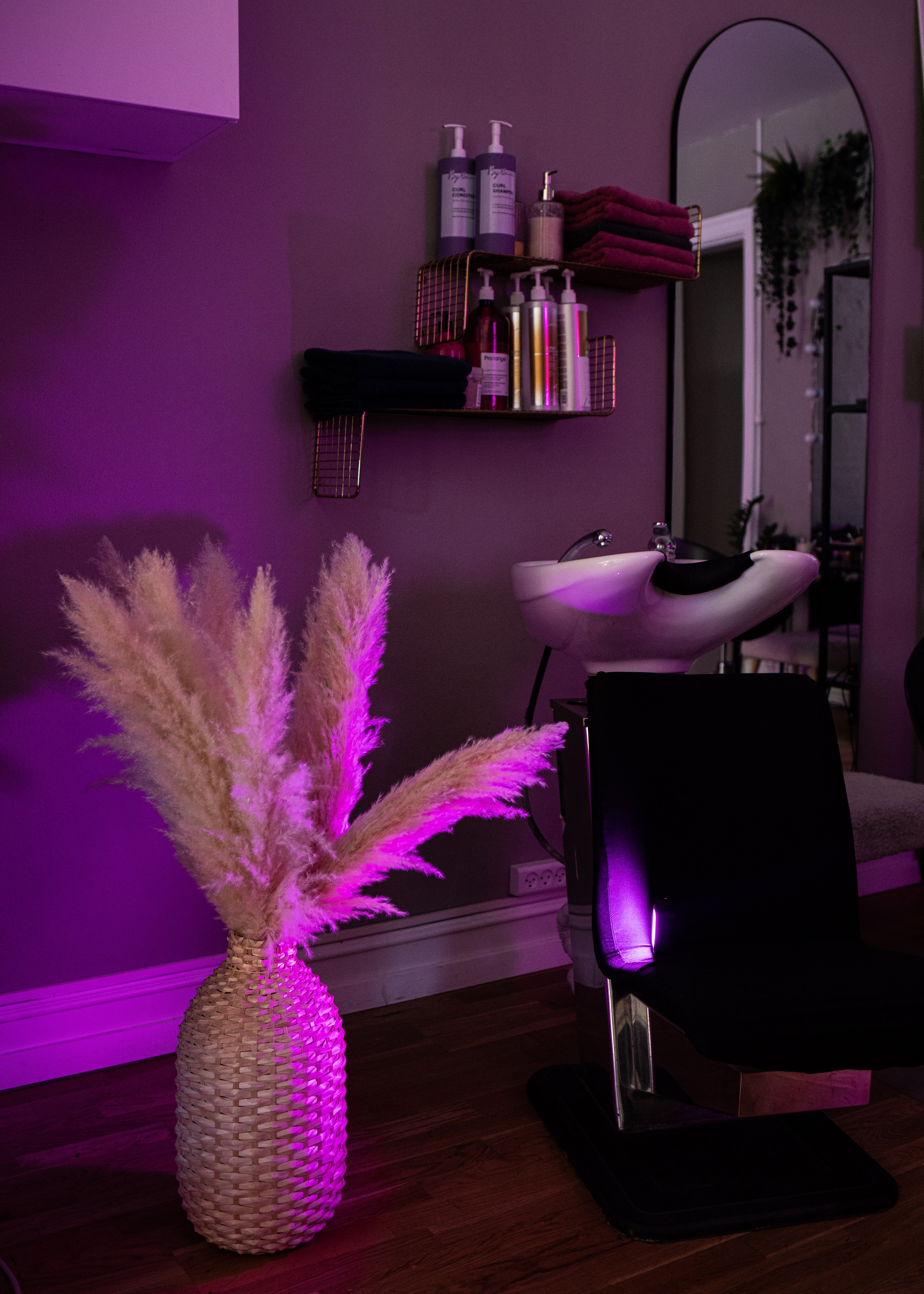 G-spot CPH (beauty salon). Professional wedding photographer in Copenhagen, Denmark — Julia Byron