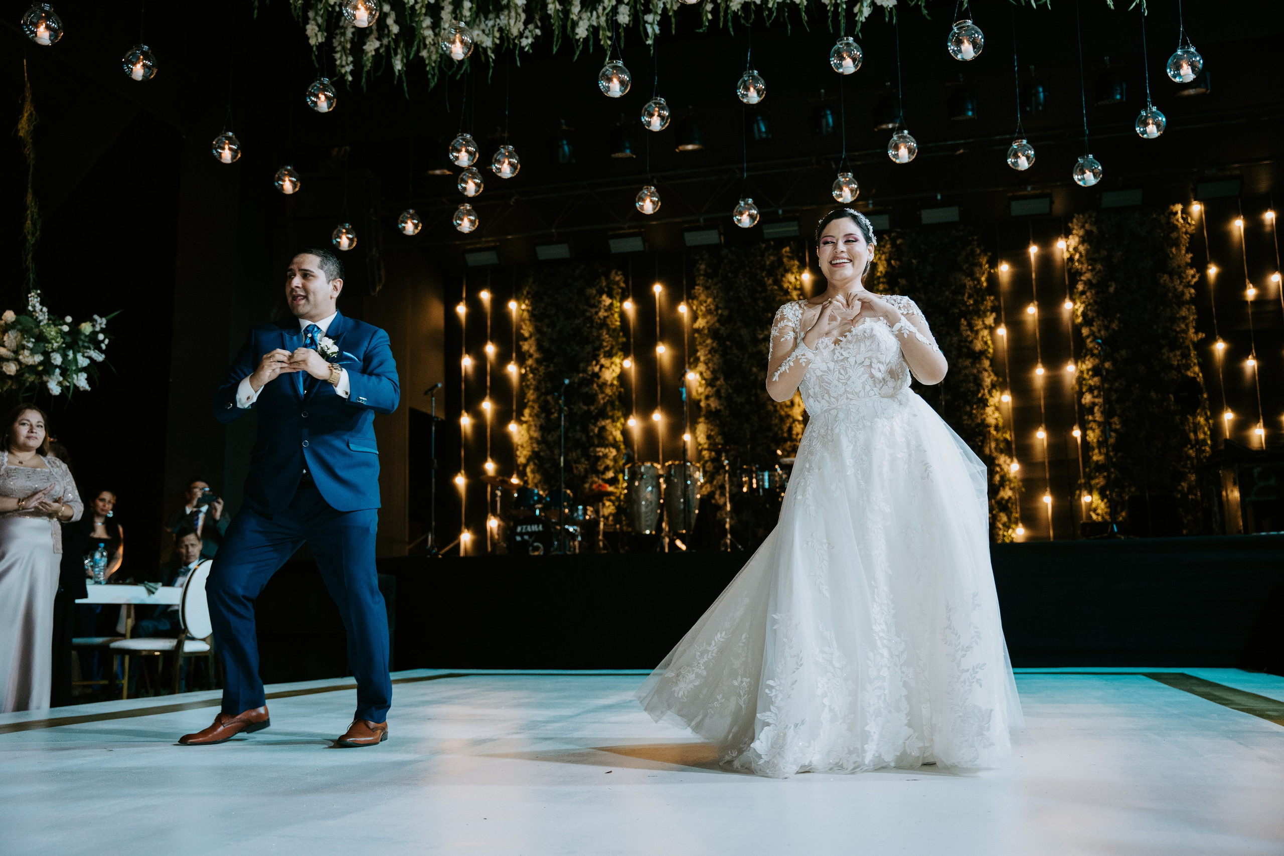 Un vistazo de un día especial. Fotógrafo de Bodas en Lima | Ronhy Altamirano. Fotografía narrativa y cinematográfica para bodas, quinceañeras y eventos exclusivos
