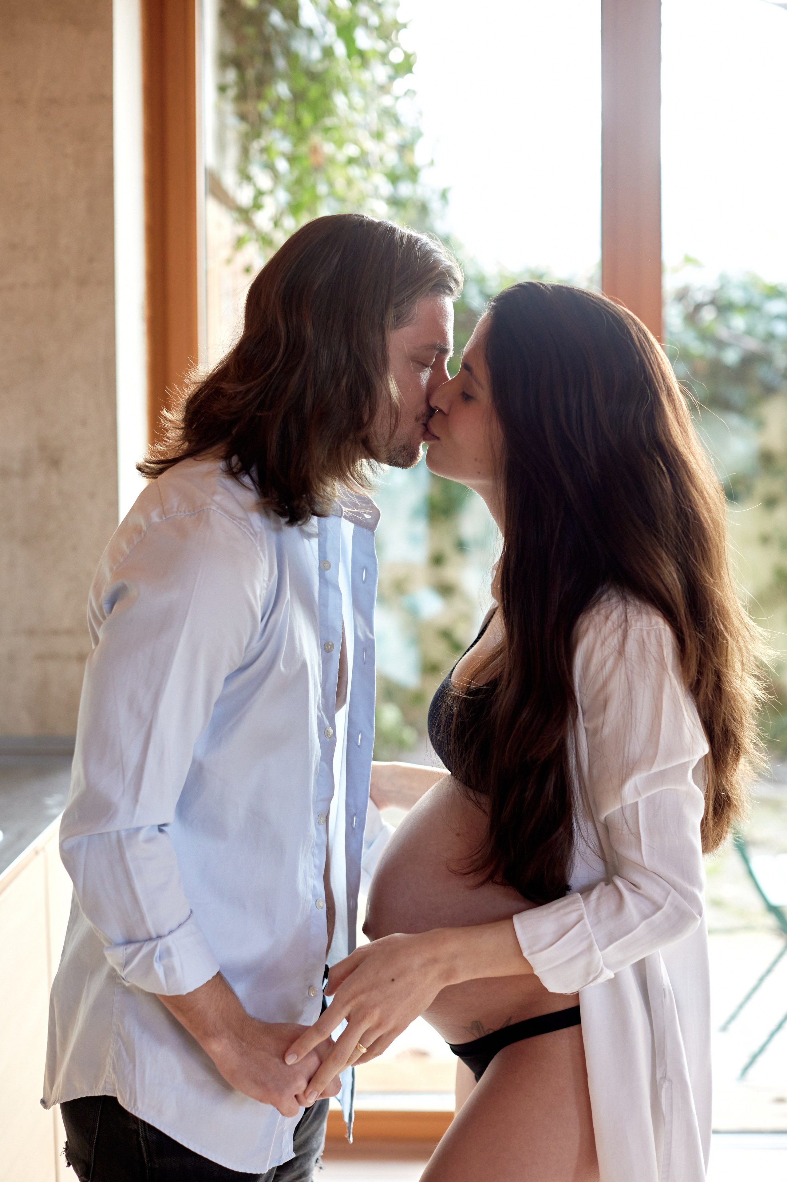 Thais. Amazing photo session at a time convenient for you. Y