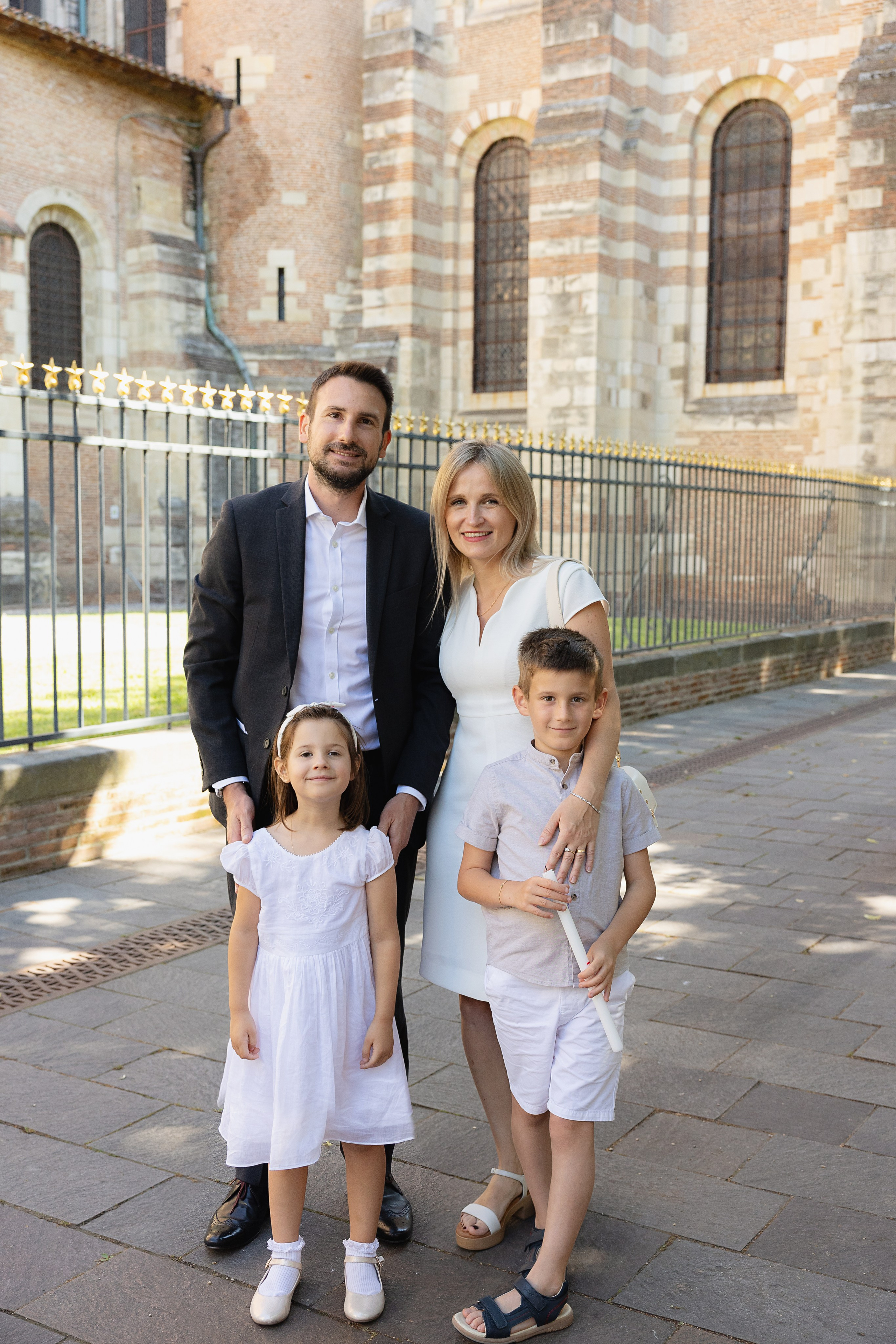 The Baptism of Diana in the Church of Saint-Sernin in Toulouse. Eugénie Smirnova — Photographe à Toulouse et dans le Sud-Ouest