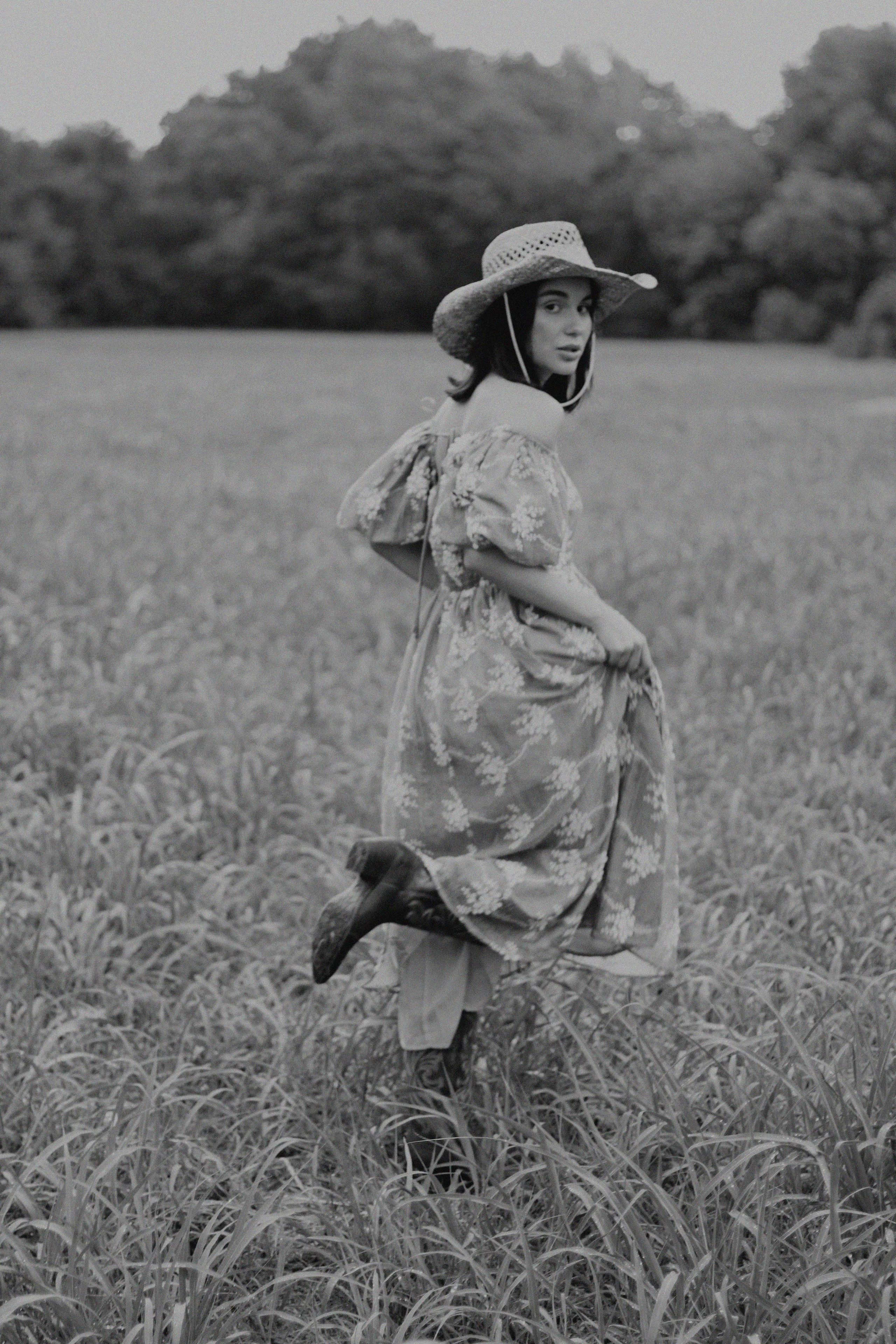 Countryside cowgirl-style portrait photoshoot. Lana Petrychenko — Portrait & Family Photographer. Valencia, Spain