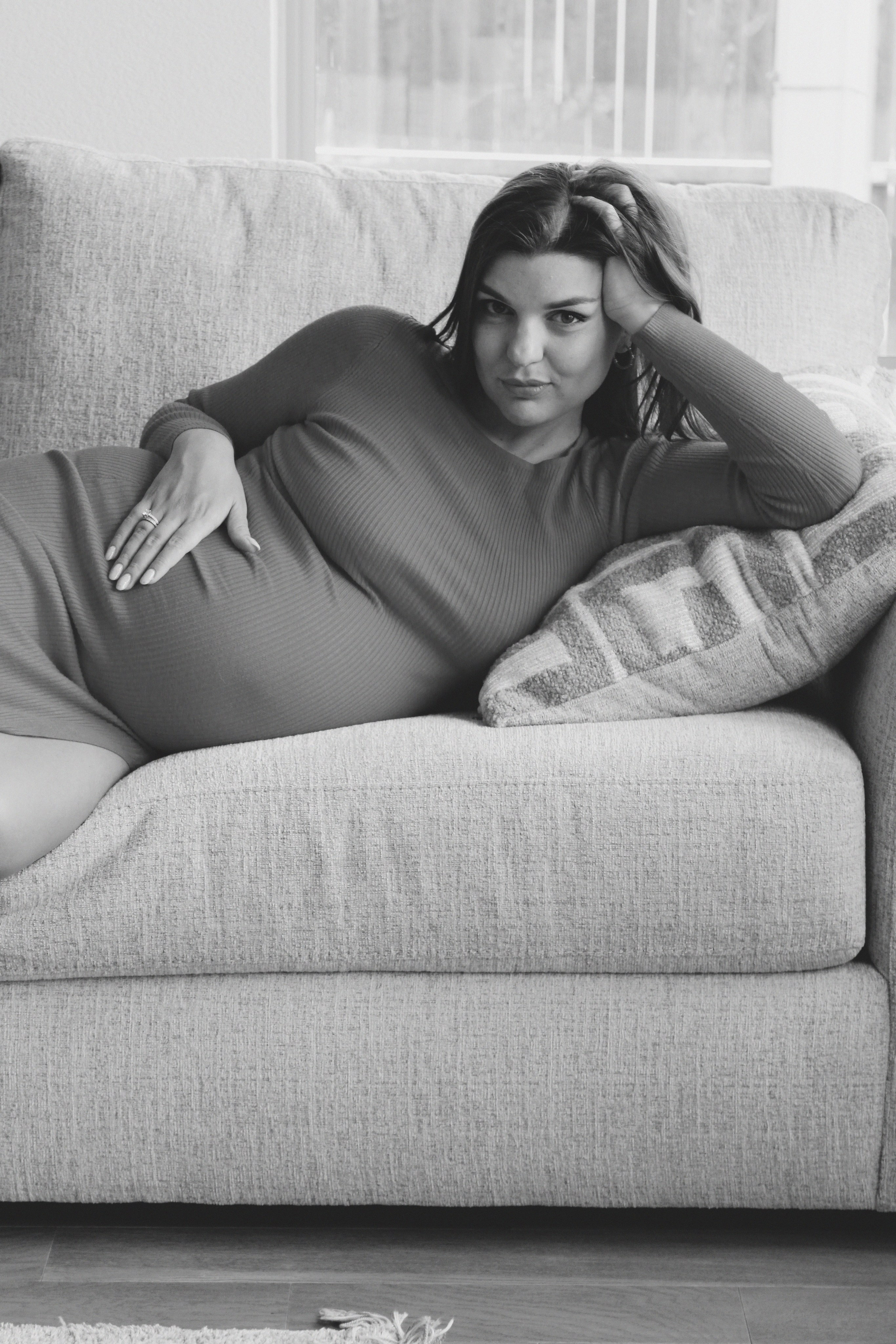 Maternity, Family & Pregnancy Photoshoot at Home. Lana Petrychenko — Portrait & Family Photographer. Valencia, Spain