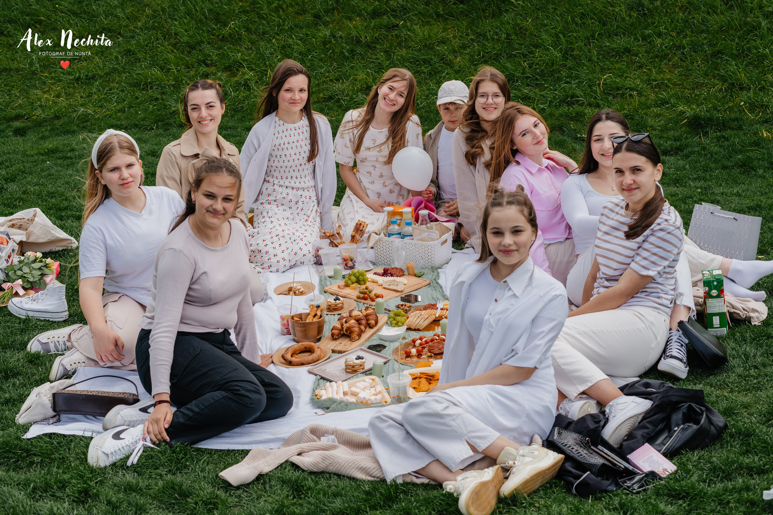 Aniversare în parc. Foto-Video Nunta Iasi, Suceava, Bucuresti / Disponibilitate 2025 — 2026 — 2027