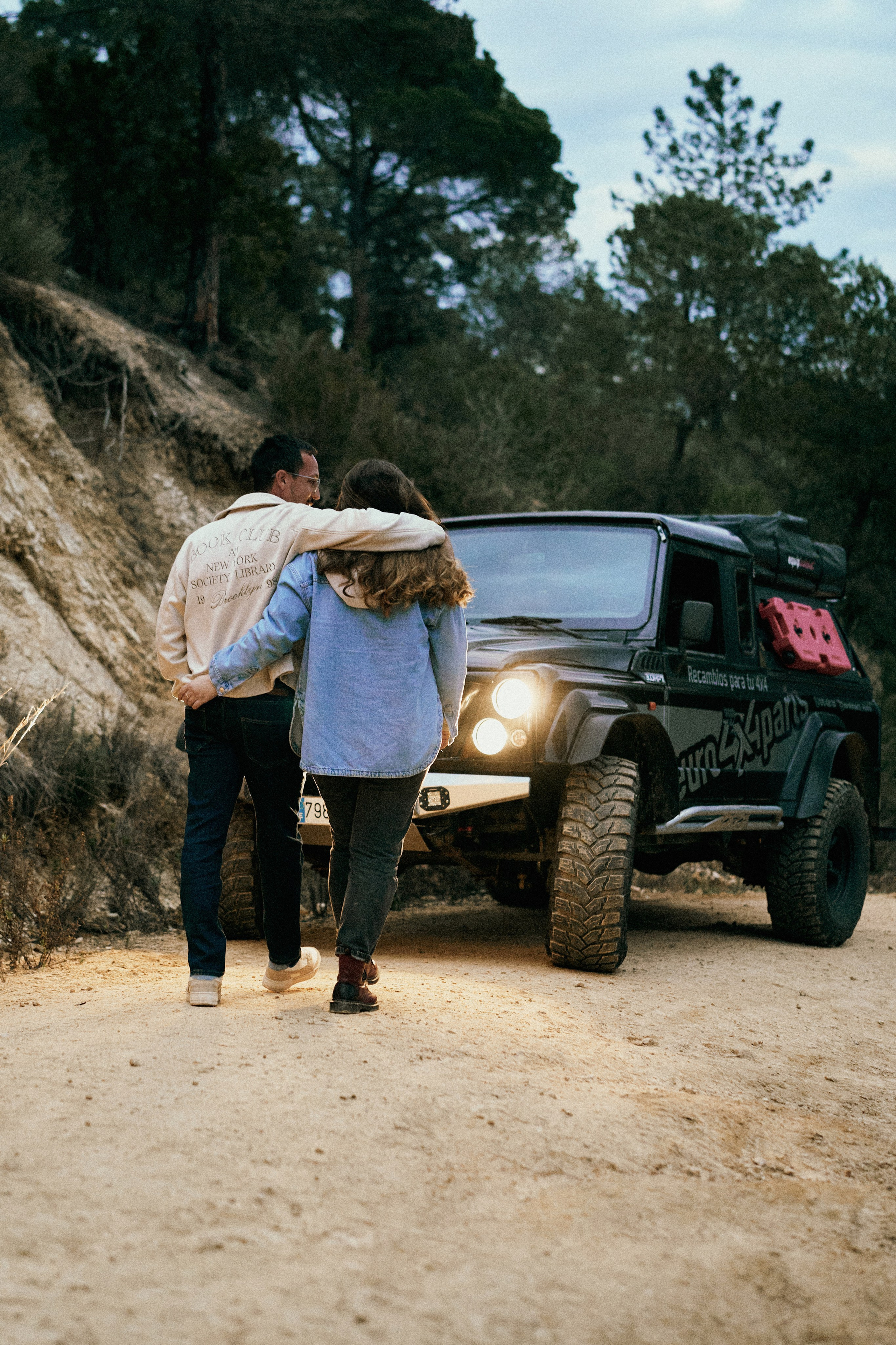 Луис и Лена. Машина. Фотограф в Барселоне Жанна Захарченко