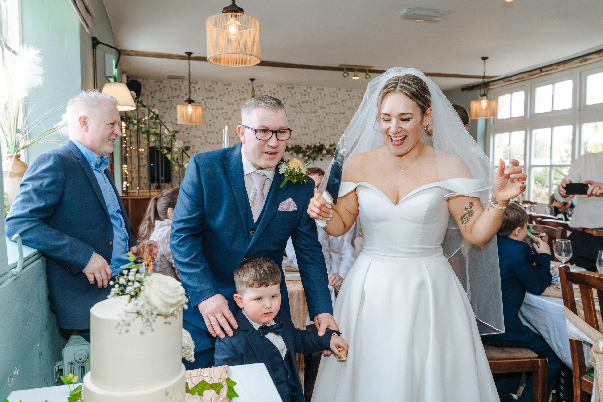 Luke and Nicola’s wedding at Danson House. Photographer in England Ekaterina Romanova