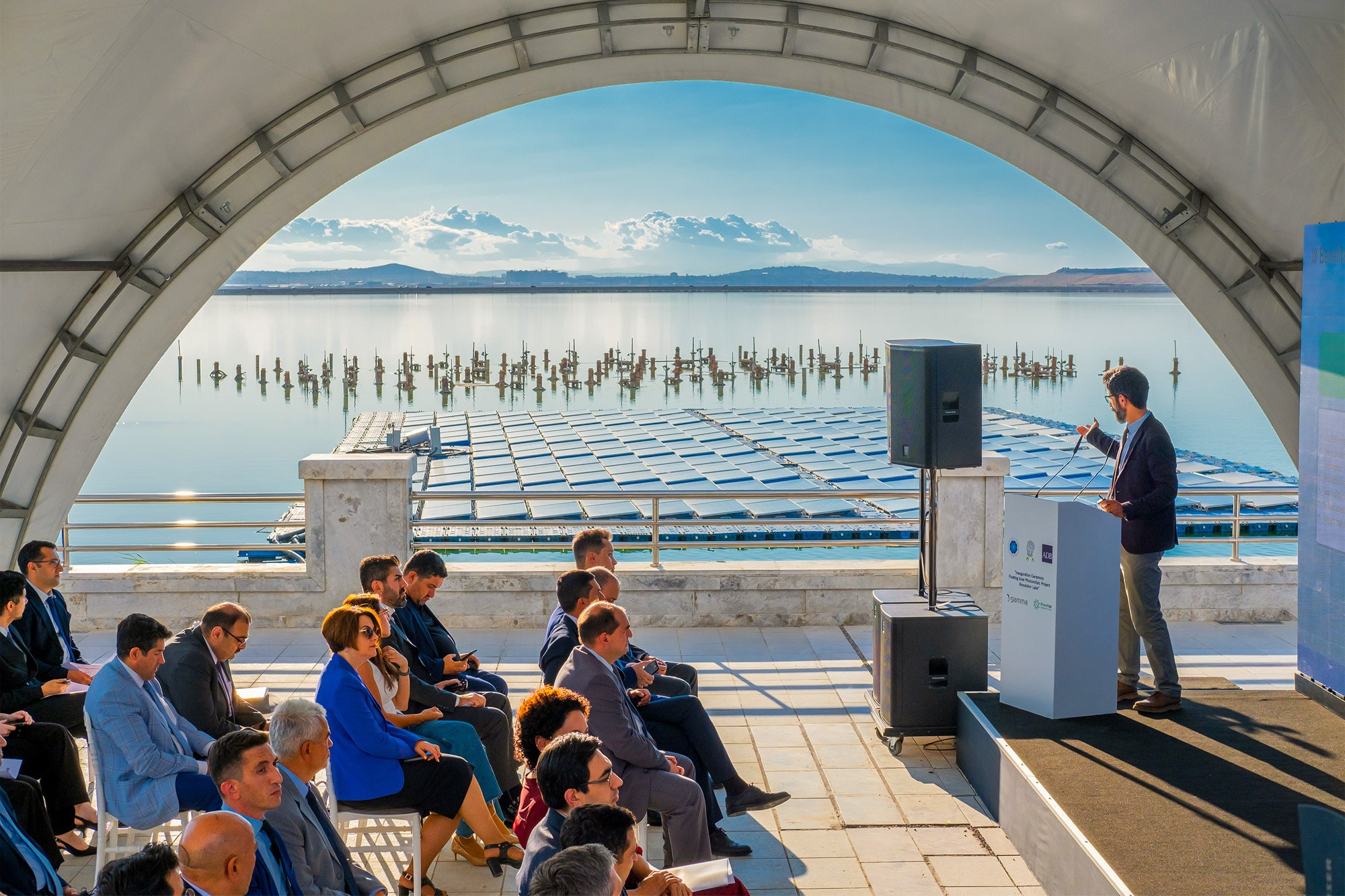 Üzən günəş panelləri, Böyükşor gölü, bərpa olunan enerji, enerji layihəsi 2024, Azərbaycan enerji innovasiyası