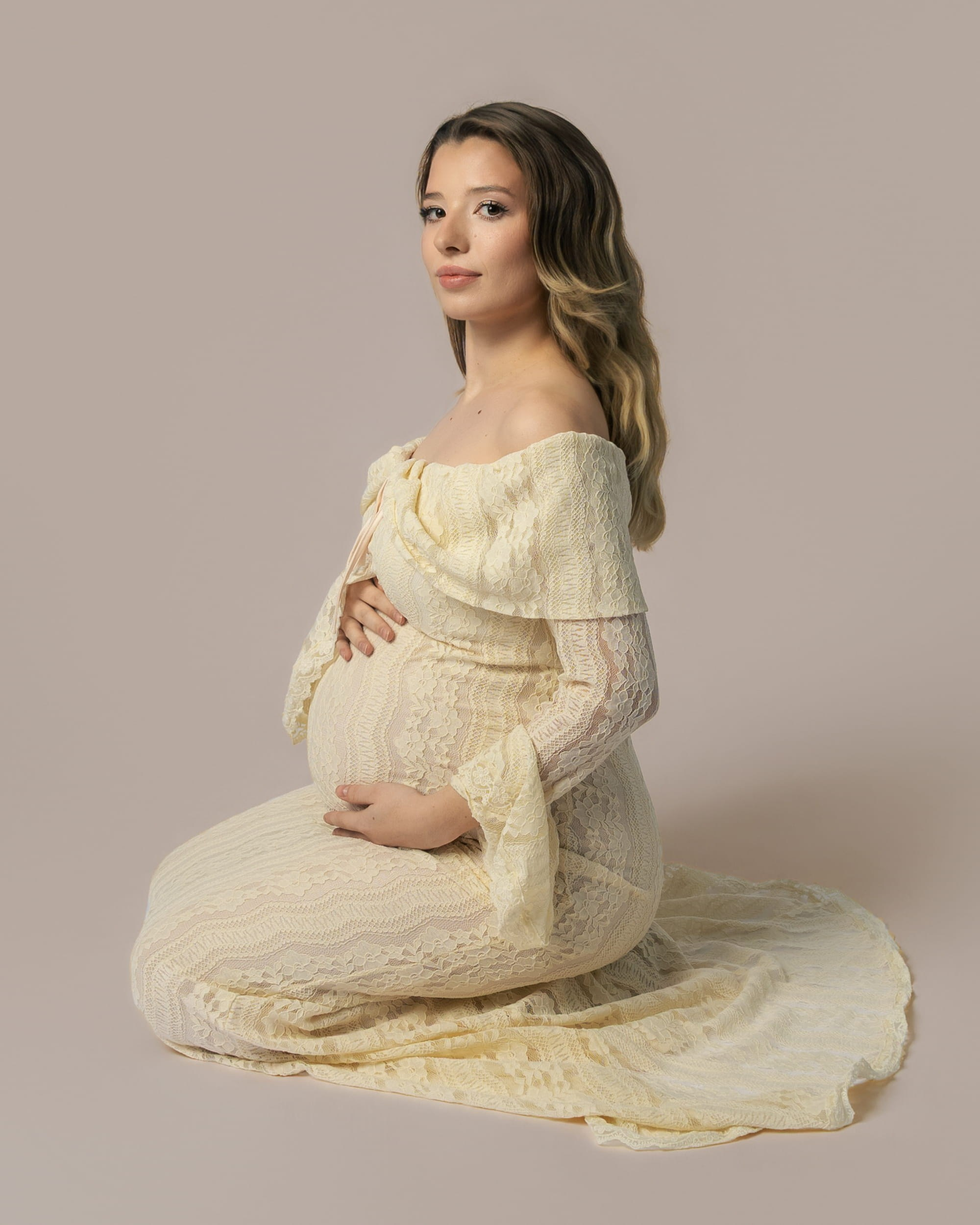 Elegant Studio Maternity Photography in Rotterdam