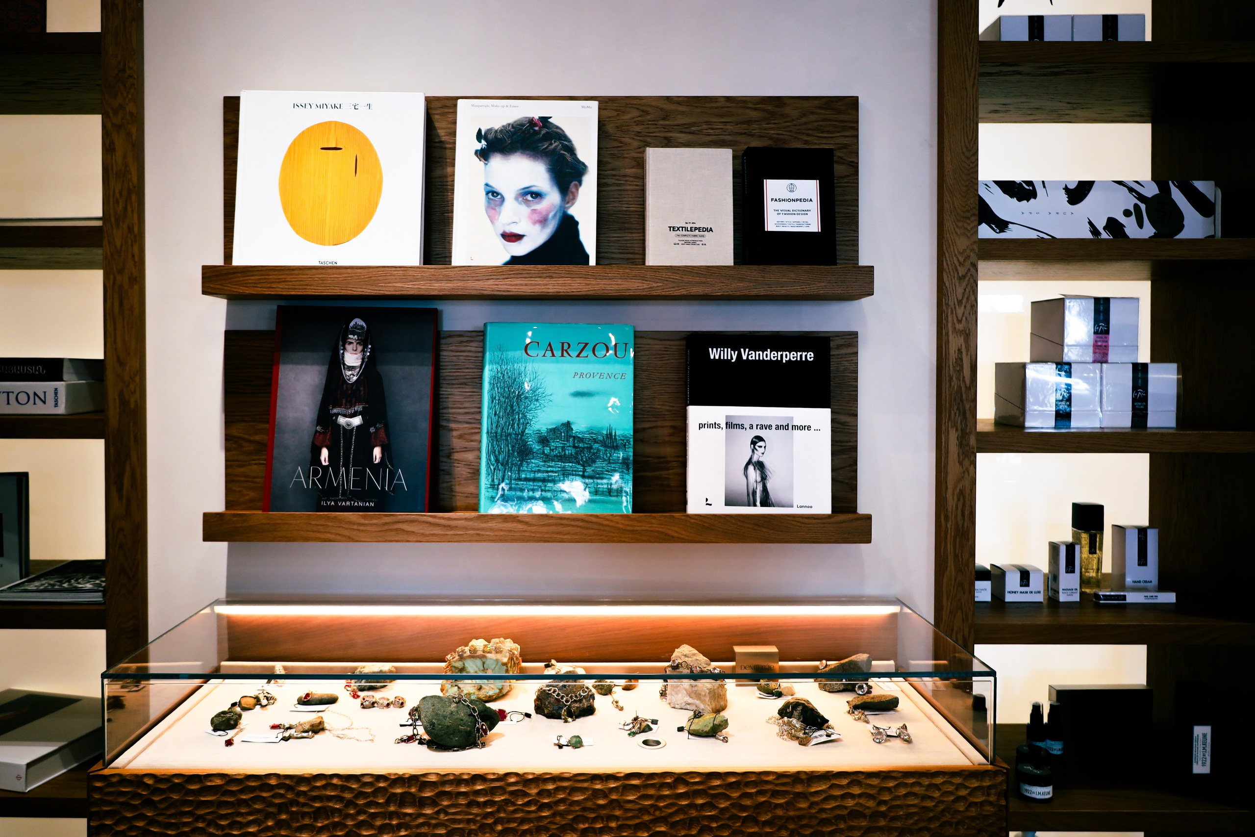 Events & factory reportage (rien-à-porter). Asmikiam