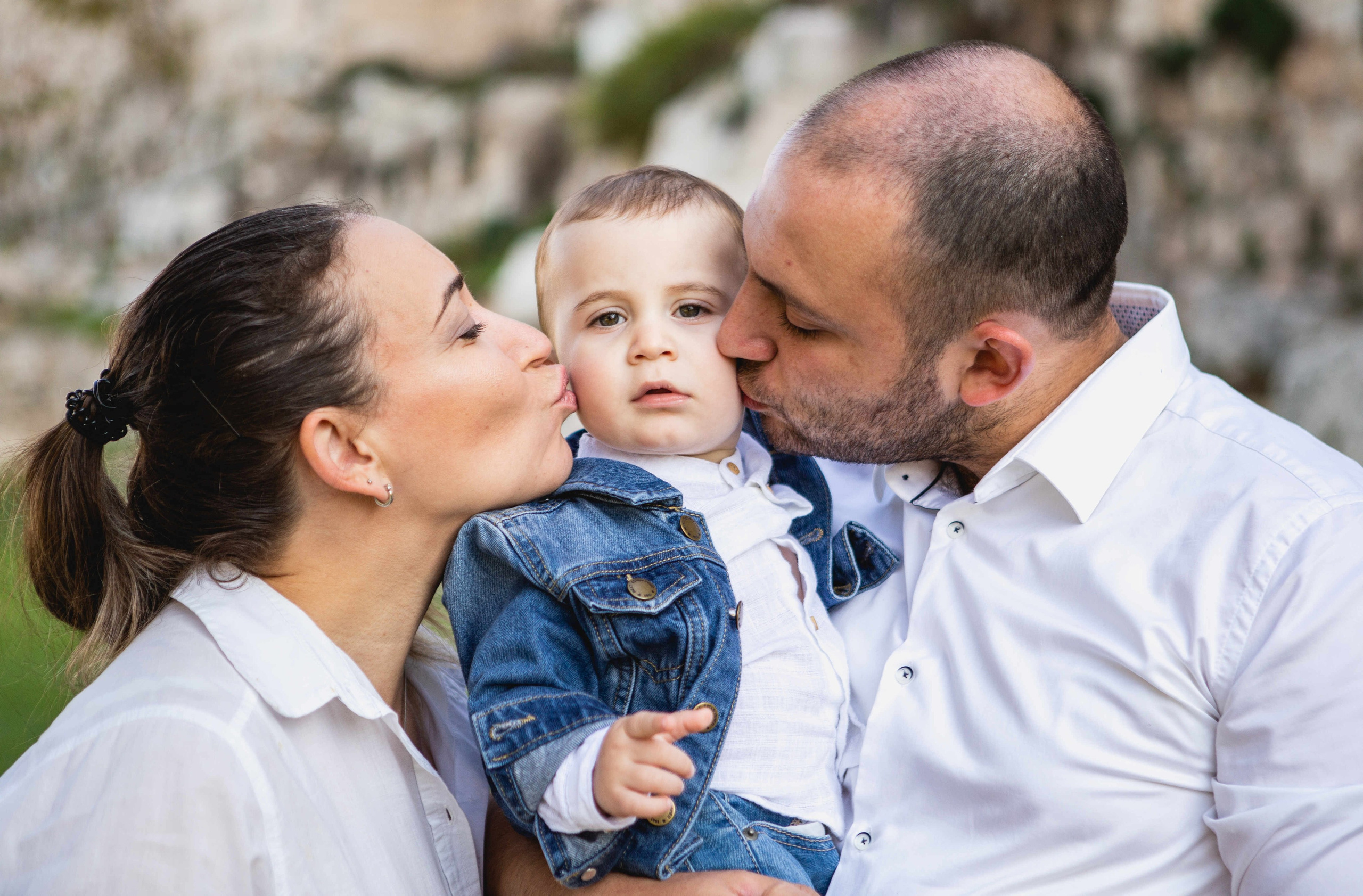 AT THE WALLS OF THE OLD CITY. PHOTOGRAPHER IN ISRAEL