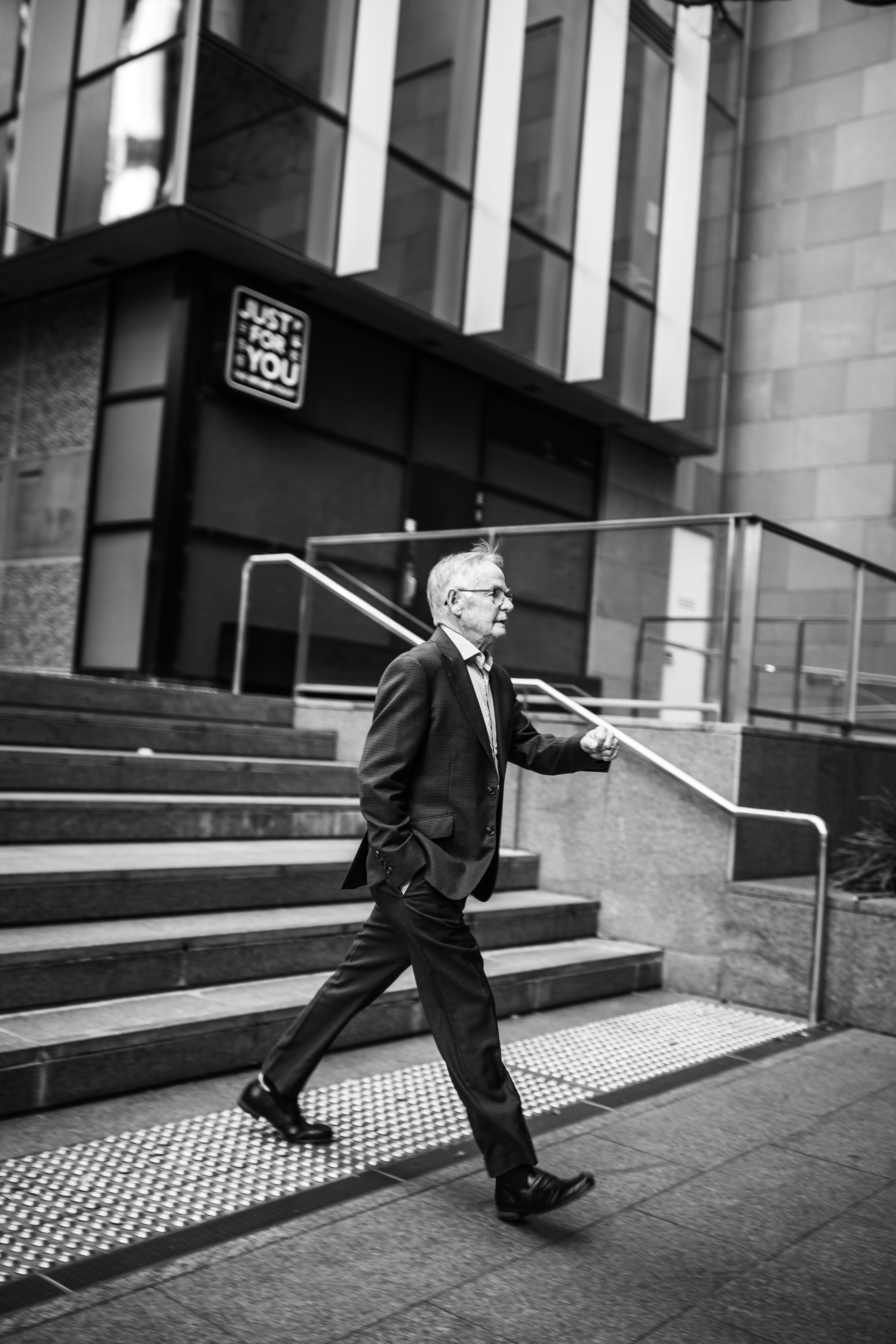 Ron Cole, Financial broker