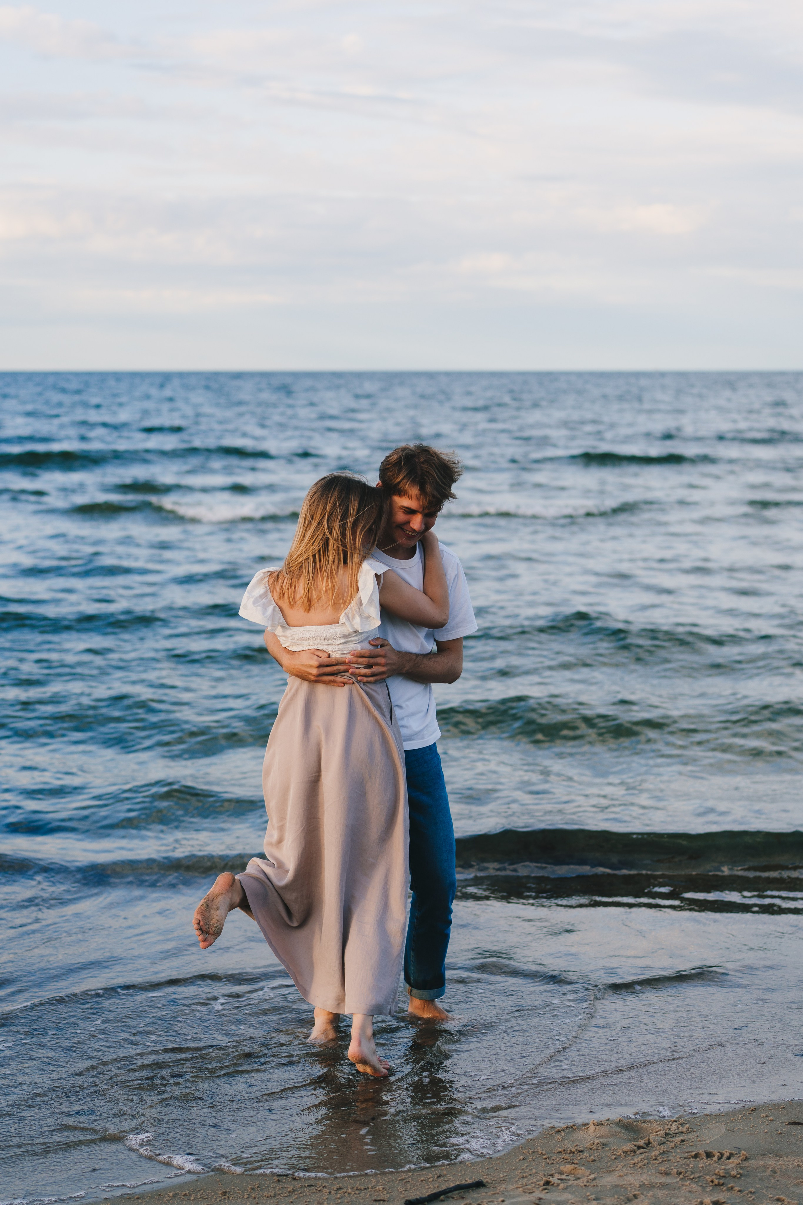 Gracjana i Damian, sesja narzeczeńska nad morzem. Fotograf ślubny & lifestyle Gdańsk, Karolina Baczewska