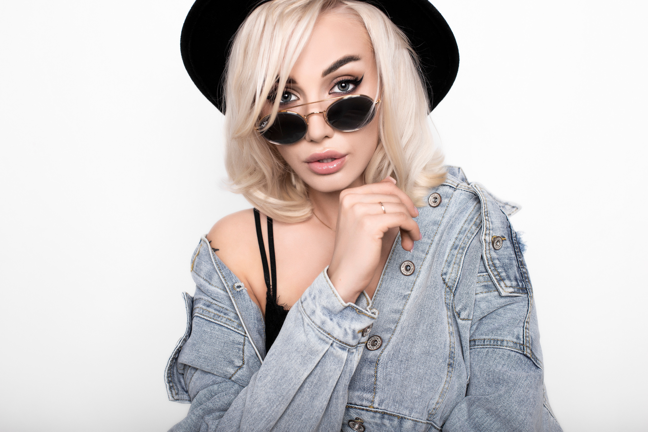 Portreti. BELLOW US FOTOGRĀFS RĪGA