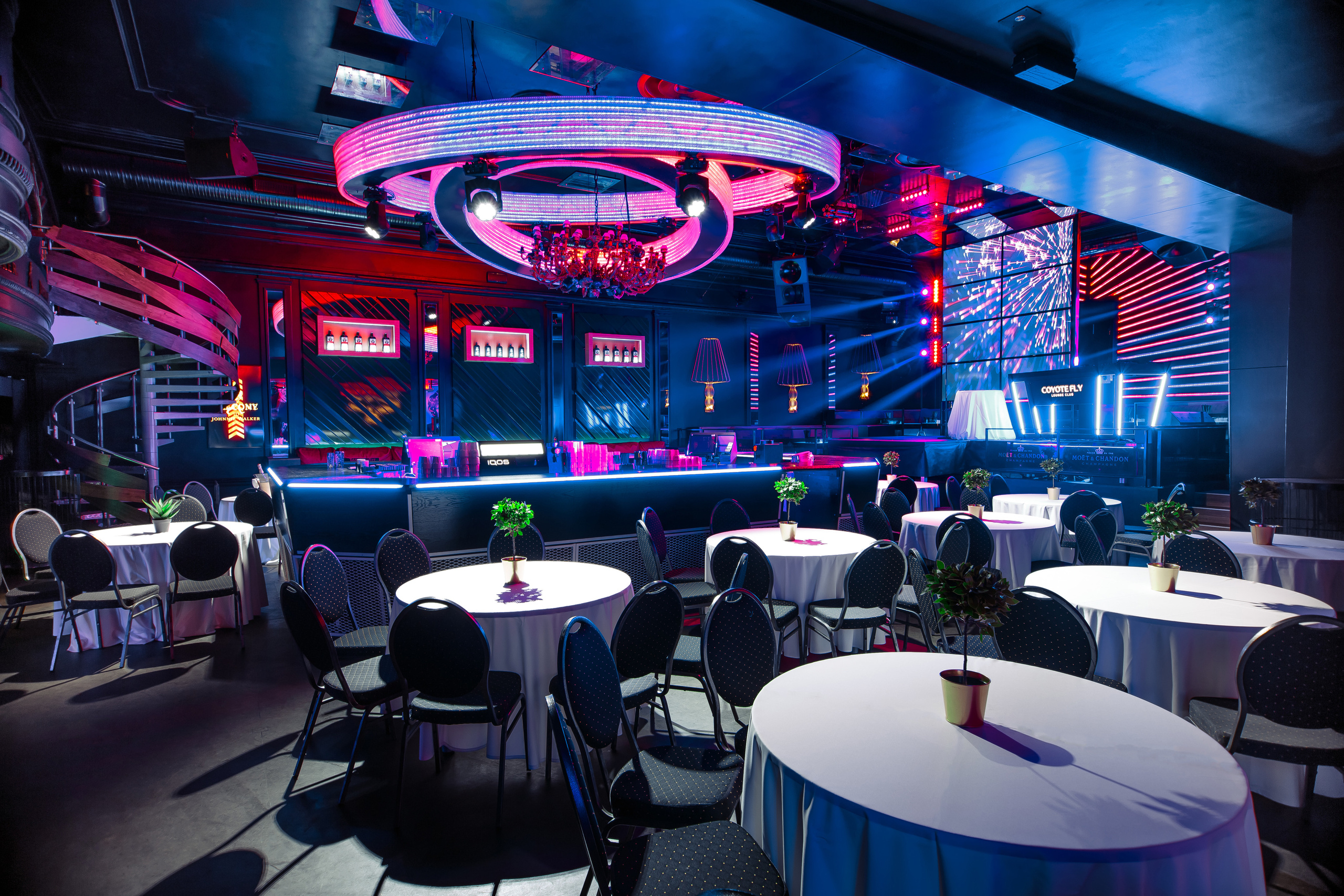 Interjers & nekustamais īpašums. BELLOW US FOTOGRĀFS RĪGA