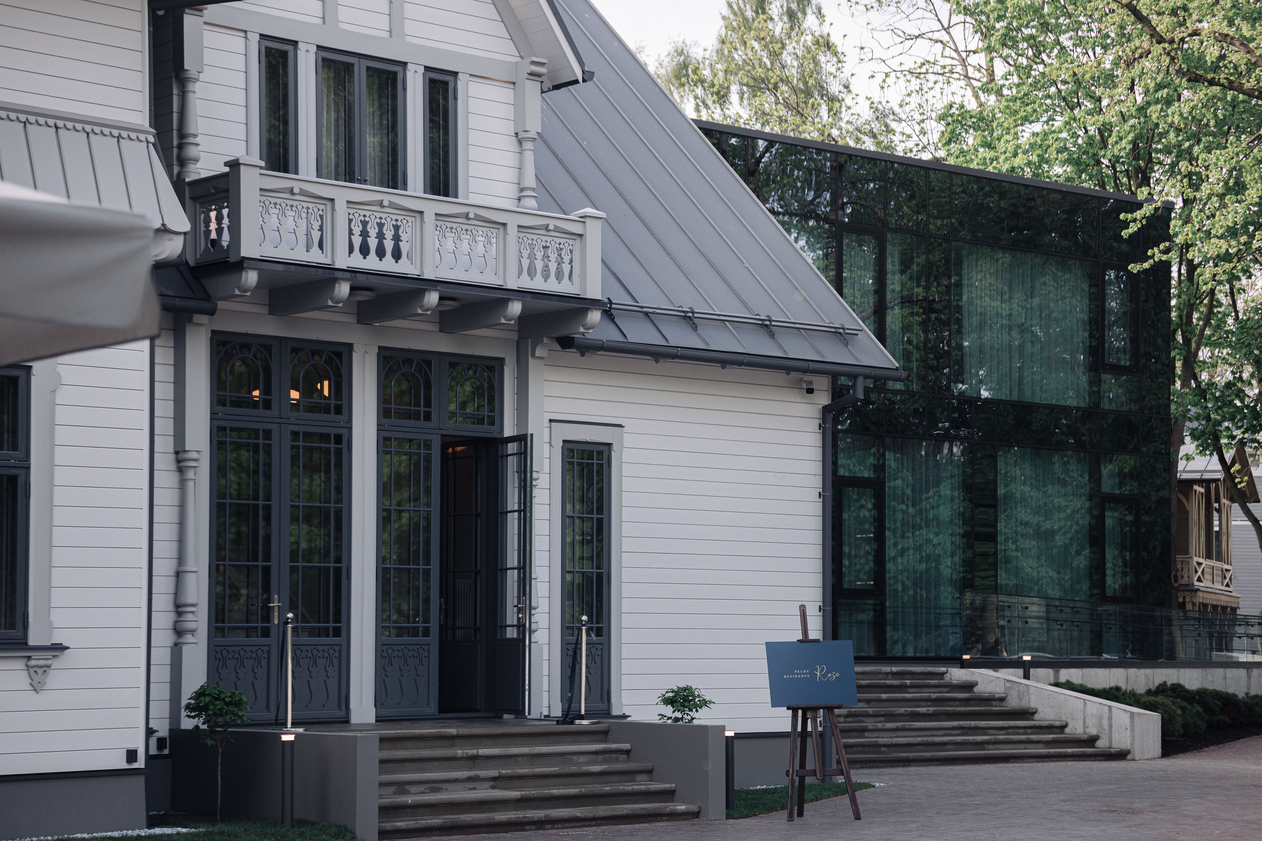 Interjers & nekustamais īpašums. BELLOW US FOTOGRĀFS RĪGA