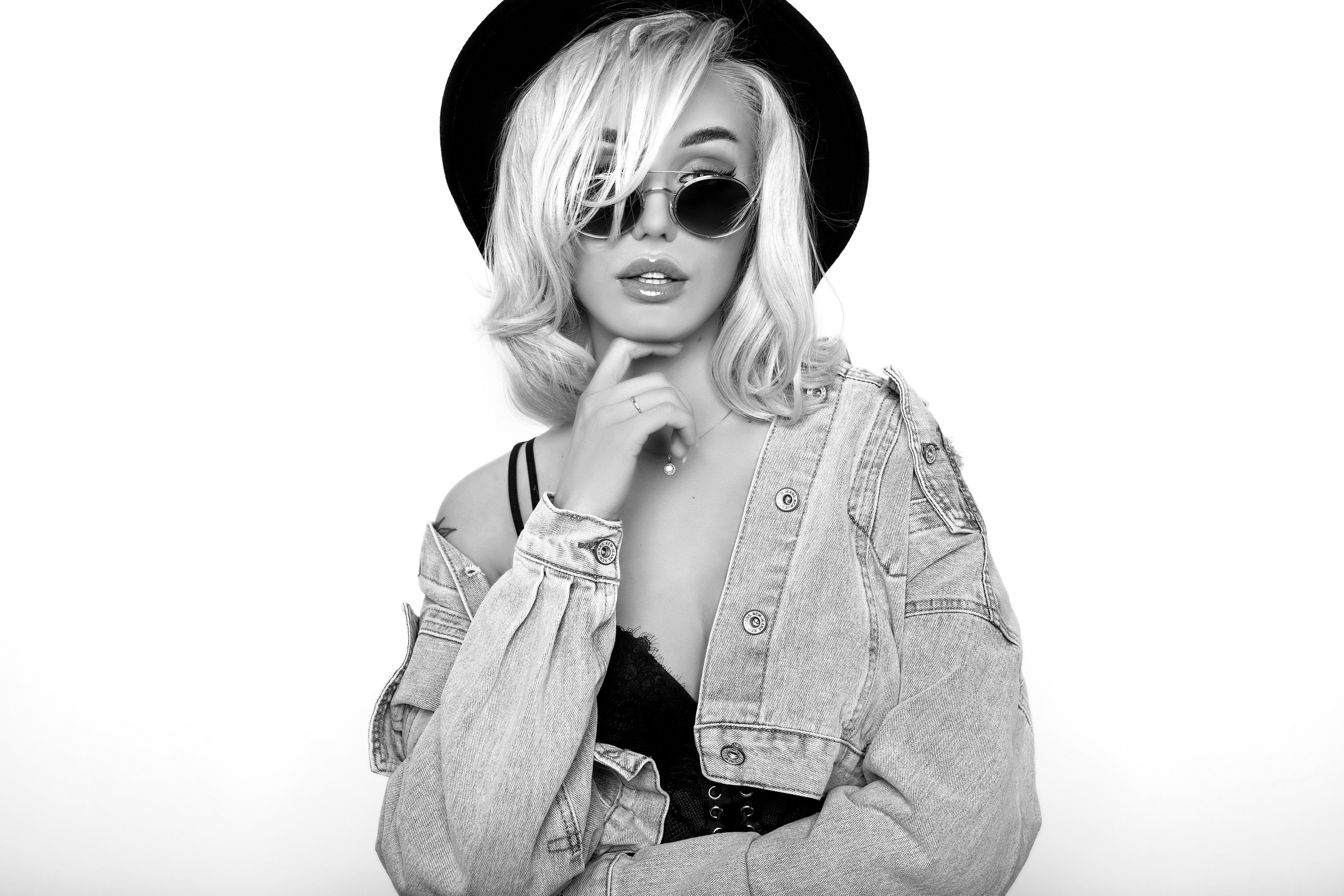 Portreti. BELLOW US FOTOGRĀFS RĪGA