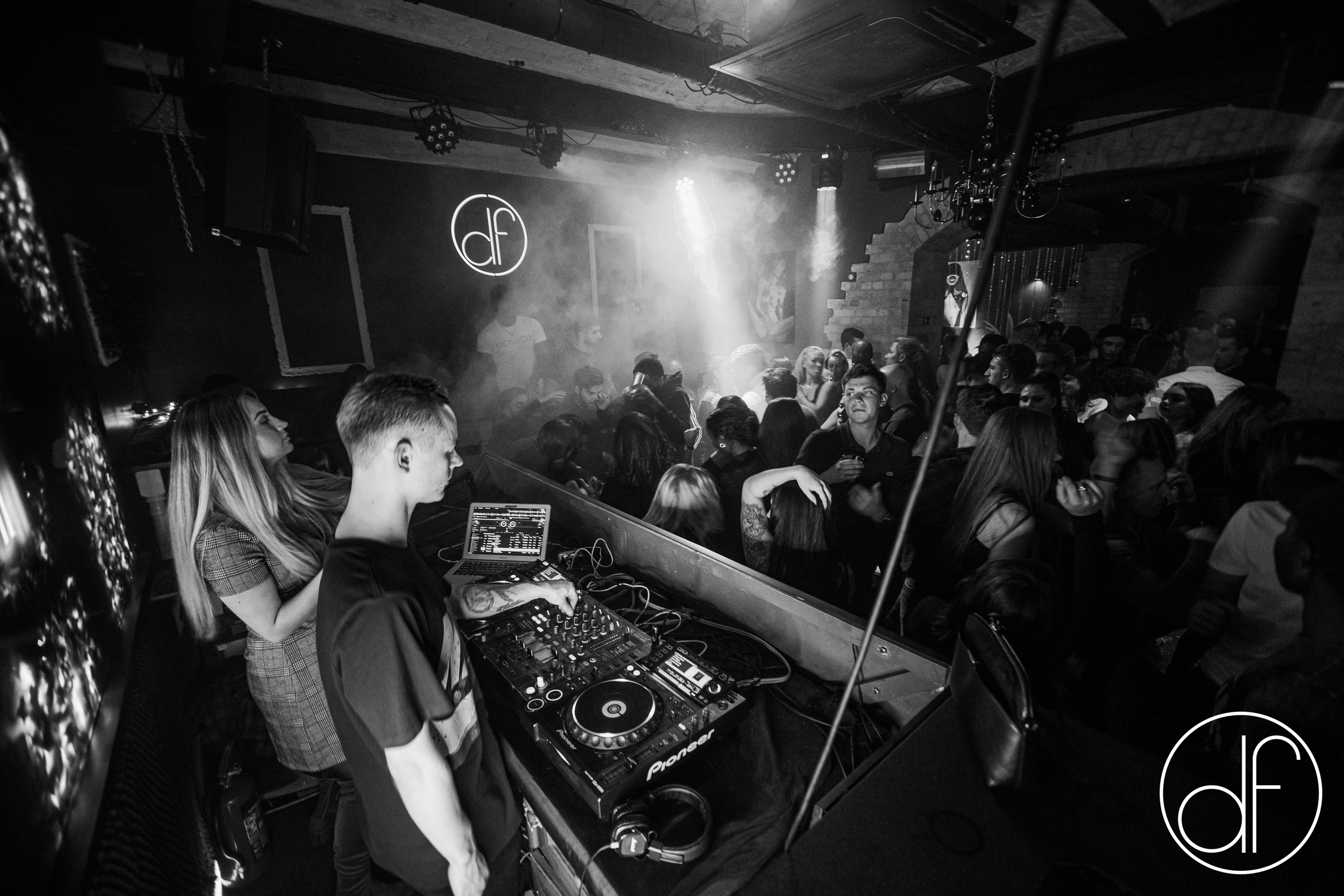 Pasākumi un naktsklubi. BELLOW US FOTOGRĀFS RĪGA