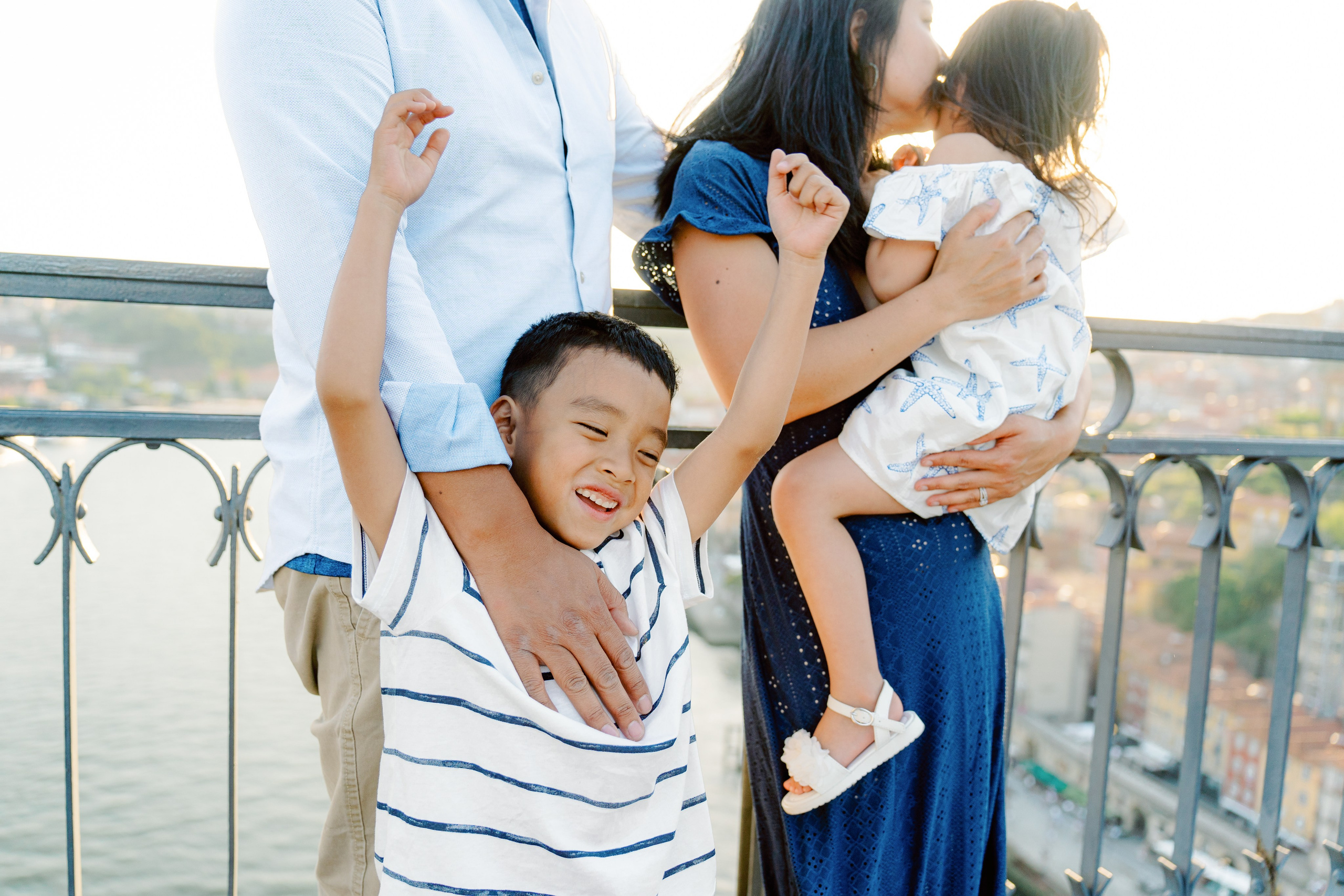 Family photo shoot in Porto. Photographer in Portugal Polina Gotovaya