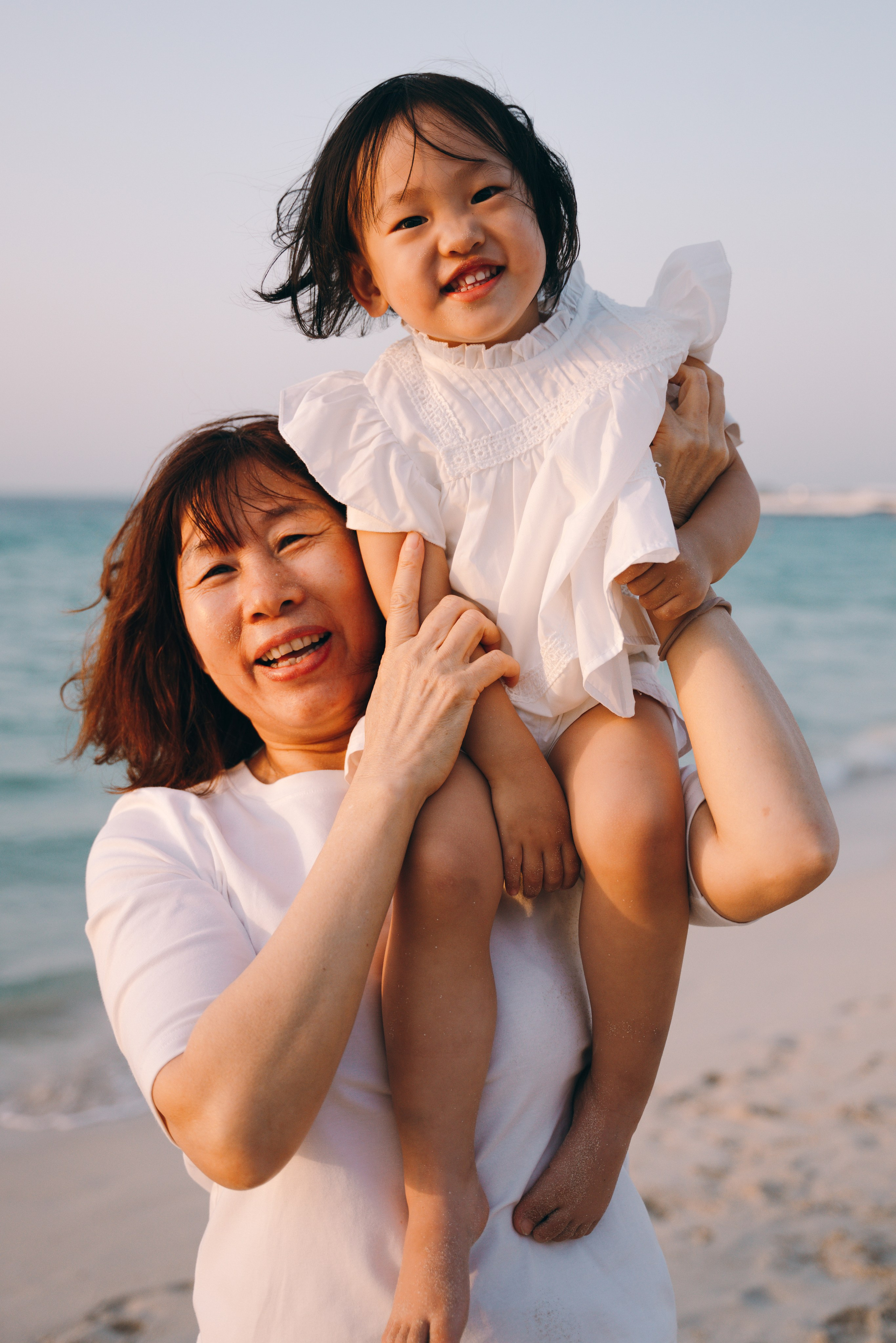 Wavy beach day. Angela Iakovleva — Family Photographer in Dubai