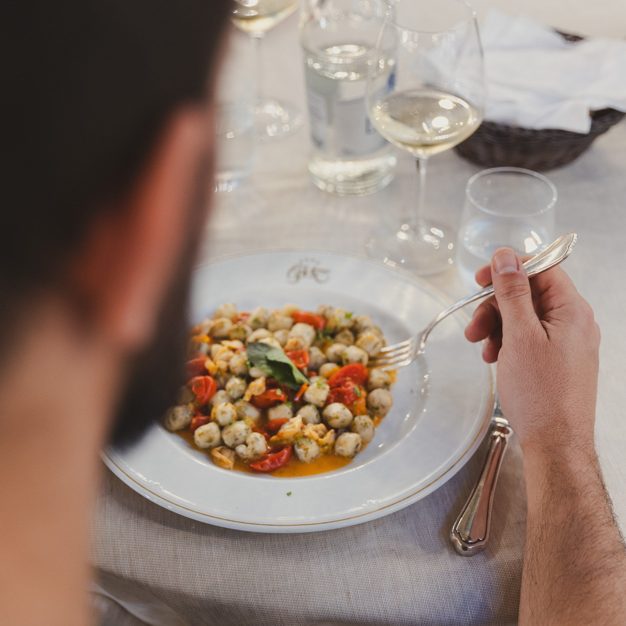 GRAND HOTEL TELESE. Elizaveta Razumova | Fotografa Cinematica per Love Story, Matrimoni e Ritratti