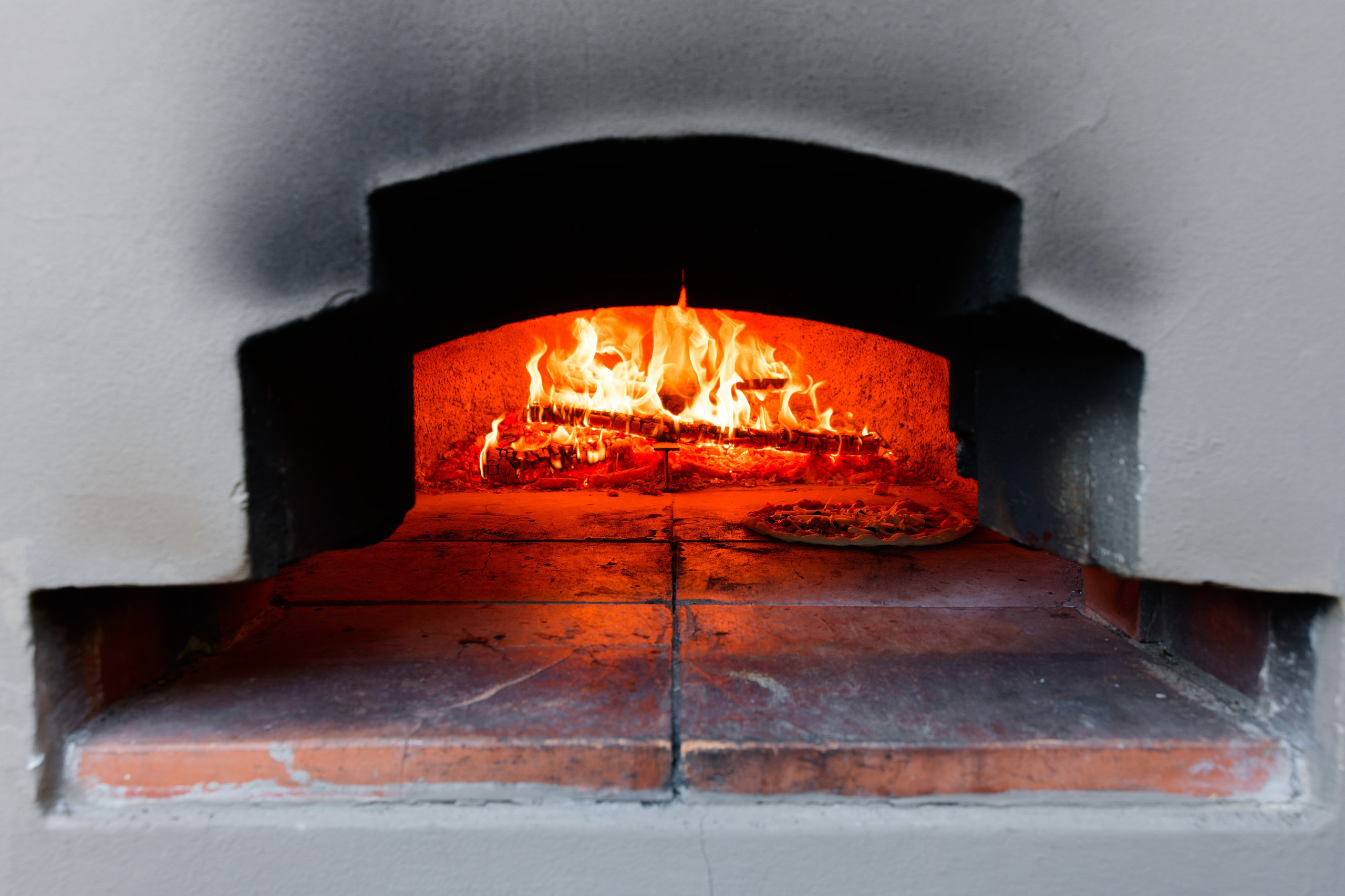 Pizza Party at Tenuta Massini, Florence, Italy. Destination Wedding Photographer — Nikita Burtsev