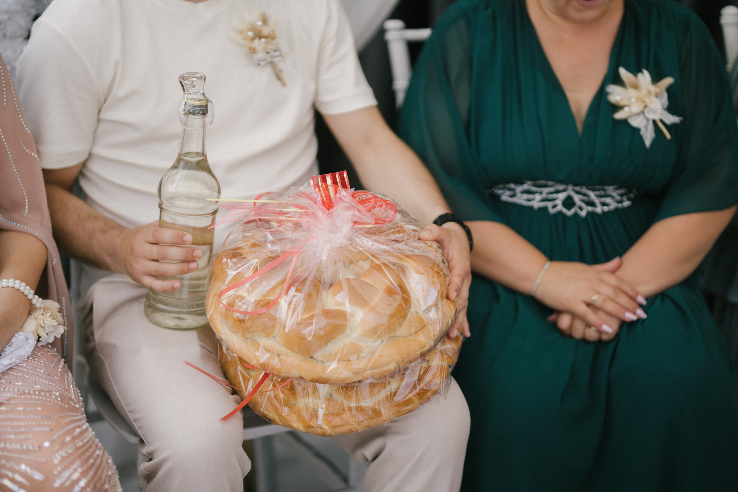 1. Mireasa Adriana în timpul pregătirilor de nuntă în Tudora Botoșani2. Costumul mirelui Ionuț fotografiat artistic în ziua nunții3. Prietenii mirelui la tradițiile de nuntă în Tudora4. Bărbieritul mirelui în cadrul obiceiurilor tradiționale de nuntă5. Fotografii de familie la biserică în ziua nunții6. Portret de familie cu mirii și copilul lor la nunta din Botoșani7. Primul dans al mirilor la Mariage Dor Baisa Botoșani8. Decor elegant de nuntă la Mariage Dor Baisa9. Emoții și tradiții la nunta din Tudora județul Botoșani10. Fotograf profesionist de nuntă în Botoșani surprinzând momente autentice - otograf-nunta-botosanifotograf-evenimente-botosanifotograf-profesionist-botosanifotograf-nunta-tudoranunta-tudora-botosanisedinta-foto-nunta-botosanipoze-nunta-botosanifotografii-nunta-tudorafotograf-cununie-religioasa-botosanibiserica-sfintii-imparati-constantin-si-elena-tudoramariage-dor-baisa-botosanirestaurant-nunta-botosanidansul-mirilor-mariage-dorpregatiri-mire-botosanipregatiri-mireasa-botosanitraditii-nunta-moldovaobiceiuri-nunta-tudorafotograf-familie-nunta-botosaniportret-miri-botosanigalerie-foto-nunta-botosanialbum-foto-nunta-botosaninunta-eleganta-botosaninunta-cu-traditii-botosanifotograf-premium-nunta-botosaniservicii-foto-video-botosanipoveste-de-nunta-botosanifotograf-documentar-nuntafotograf-natural-emotionalmiri-ionut-si-adriananunta-autentica-tudora -otograf-nunta-botosanifotograf-nunta-tudoranunta-tudora-botosanifotograf-evenimente-botosanifotograf-profesionist-botosaniservicii-foto-video-botosanigalerie-foto-nunta-botosanialbum-foto-nunta-botosani - nunta-autentica-botosaninunta-cu-traditii-botosanipoveste-de-nunta-botosanifotografii-emotionante-nuntamomente-autentice-nuntafotografie-documentara-nuntafotograf-natural-nunta- pregatiri-miri-tudorabiserica-tudora-botosanicununie-religioasa-tudoramariage-dor-baisa-botosanipetrecere-nunta-botosanivalsul-mirilor-botosani - alino-foto-studio-botosaniionut-si-adriana-nunta-tudorafotograf-alin-chirila-botosani