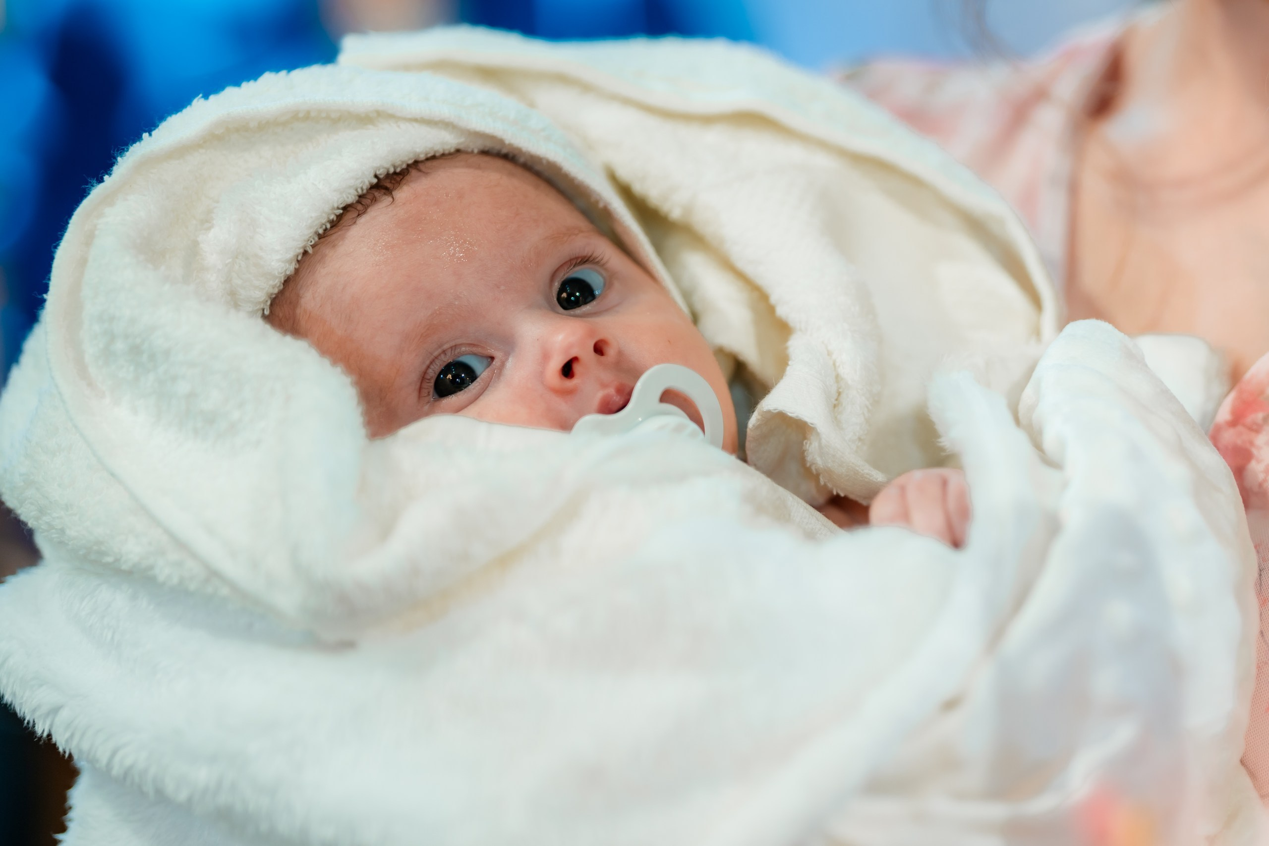 fotograf botez Miruna Parascheva, fotografie botez Botoșani, fotograf Alin Chirilă, amintiri botez, fotografii botez, botez Miruna Parascheva, fotograf copii, fotografie botez în Botoșani-alt="botez Miruna Parascheva, fotografie botez Alin Chirilă, amintiri botez, fotografii emoționante botez Botoșani"-- fotografii-botez-bebelus- amintiri-botez-micuț- moment-sfânt-crestinare- fotografie-emotionanta-botez- detalii-botez-bebelusi- parinti-fericiti-la-botez- fotograf-botez-profesionist- botez-in-biserica-ortodoxa- micuț-botezat-cu-emoție- zâmbete-și-lacrimi-la-botez- bebeluș-la-cristelniță- decor-botez-colorat- botez-cu-dragoste-și-credință- emotie-pura-la-botez- fotograf-botez-botosani- botez-iasi-suceava-fotograf- amintiri-nepretuite-botez