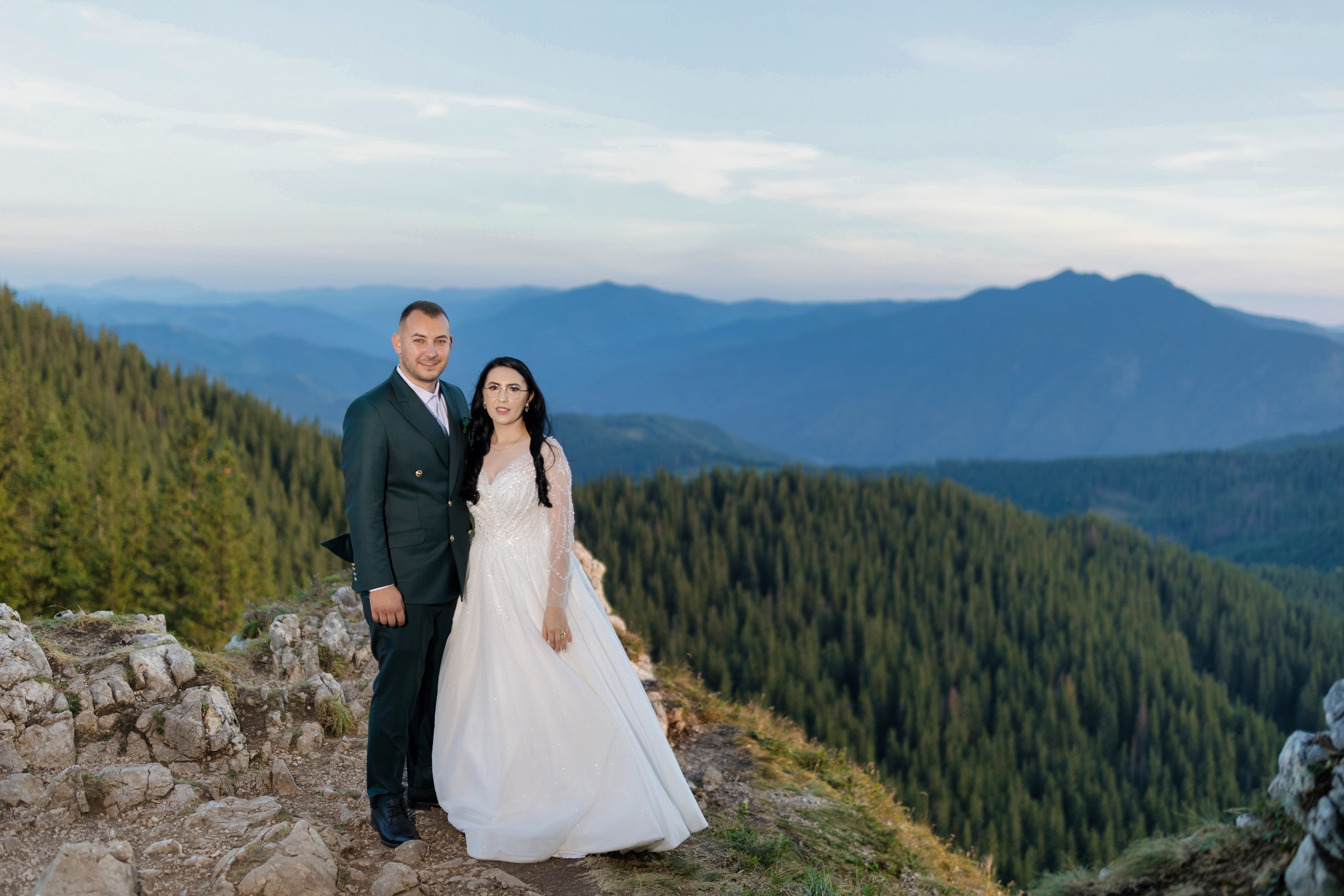 - nunta--fotograf-profesionist-botosani  - fotografie-nunta-romantica - imagini-nunta-in-natura-alin-chirila-fotograf  - fotografii-cuplu-indragostit-nunta-botosani  - sedinta-foto-miri-andrei-iustina-alinofotostudio  - amintiri-din-nunta-realizate-de-fotograf-profesionist  - povestea-nuntii-andrei-si-iustina-in-imagini-alinofotostudio-fotograf evenimente- evenimente Botoșani -fotograf Suceava - fotograf Iași- servicii foto. servicii foto Botoșani. servicii foto video Botoșani. fotograf nunta. fotograf evenimente. fotograf nunta Botoșani. Alin chirila. Alin chirila fotograf. Alinofotostudio.- servicii foto. servicii foto Botoșani. servicii foto video Botoșani. fotograf nunta. fotograf evenimente. fotograf nunta Botoșani. Alin chirila. Alin chirila fotograf. Alinofotostudio.fotograf stare civilă,poze stare civilă,album foto stare civilă,servicii foto suceava,fotograf evenimente suceava,fotograf nuntă suceava,poze cununie civilă,ședință foto stare civilă,sesiune foto suceava,fotograf profesionist suceava,fotograf botosani,stare civila botosani,alinofotostudio,alin chirila fotograf.servicii foto. servicii foto Botoșani. servicii foto video Botoșani. fotograf nunta. fotograf evenimente. fotograf nunta Botoșani. Alin chirila. Alin chirila fotograf. Alinofotostudio.fotograf stare civilă,poze stare civilă,album foto stare civilă,servicii foto suceava,fotograf evenimente suceava,fotograf nuntă suceava,poze cununie civilă,ședință foto stare civilă,sesiune foto suceava,fotograf profesionist suceava,fotograf botosani,stare civila povestitor prin fotografiebotosani,alinofotostudio,alin chirila fotograf,servicii foto. servicii foto Botoșani. servicii foto video Botoșani. fotograf nunta. fotograf evenimente. fotograf nunta Botoșani. Alin chirila. Alin chirila fotograf. Alinofotostudio.fotograf stare civilă,poze stare civilă,album foto stare civilă,servicii foto suceava,fotograf evenimente suceava,fotograf nuntă suceava,poze cununie civilă,ședință foto stare civilă,sesiune foto suceava,fotograf profesionist suceava,fotograf botosani,stare civila botosani,alinofotostudio,alin chirila fotograf,cununie religioasă botoșani,andreea și neculai,capela militară botoșani,foto conacul zăicești,fotograf nuntă botoșani,fotograf cununie religioasă,foto evenimente botoșani,poze cununie capela militară,ședință foto zăicești,fotograf profesionist botoșaniMire și mireasă – Sergiu & Liliana – ziua nunții, 2024  - Emoții în ziua nunții – Sergiu și Liliana  - Dansul mirilor – fotografie artistică nuntă 2024  - Sedinta foto romantică în natură – Sergiu & Liliana  - Rochia de mireasă și detalii de nuntă elegan-Album de cununie civilă Florin și Anda – Fotografii profesionale realizate de Alin Chirilă în Botoșani -fotograf prin fotografie-Ședință foto Trash the Dress pe muntele Rarău cu Iulian și Iuliana – fotografie de cuplu, natură montană, emoție autentică surprinsă de Alin Chirilă, povestitor prin fotografie.- "Iulian și Iuliana pe crestele Rarăului – fotografie Trash the Dress în natură"  - "Cuplu îmbrățișat la apus pe muntele Rarău – ședință foto după nuntă"  - "Rochie de mireasă în vânt pe munte – Trash the Dress Rarău-1. Iulian și Iuliana pe muntele Rarău – ședință foto Trash the Dress în natură, cu peisaj montan spectaculos  2. Cuplu în îmbrățișare pe Rarău – emoție autentică surprinsă după nuntă  3. Rochie de mireasă în bătaia vântului – fotografie artistică Trash the Dress în munți  4. Mire și mireasă privind spre orizont – dragoste și libertate pe muntele Rarău  5. Iuliana zâmbind în rochia de mireasă – portret în natură, Trash the Dress  6. Iulian ținându-și mireasa de mână – ședință foto romantică pe munte  7. Detaliu cu rochia pe stâncă – estetică naturală Trash the Dress Rarău  8. Cuplu în mers pe poteca Rarăului – fotografie simbolică de după nuntă  9. Apus de soare pe Rarău în spatele mirilor – imagine de poveste Trash the Dress  10. Iulian și Iuliana râzând împreună – momente autentice surprinse de Alin Chirilă, povestitor prin fotografie