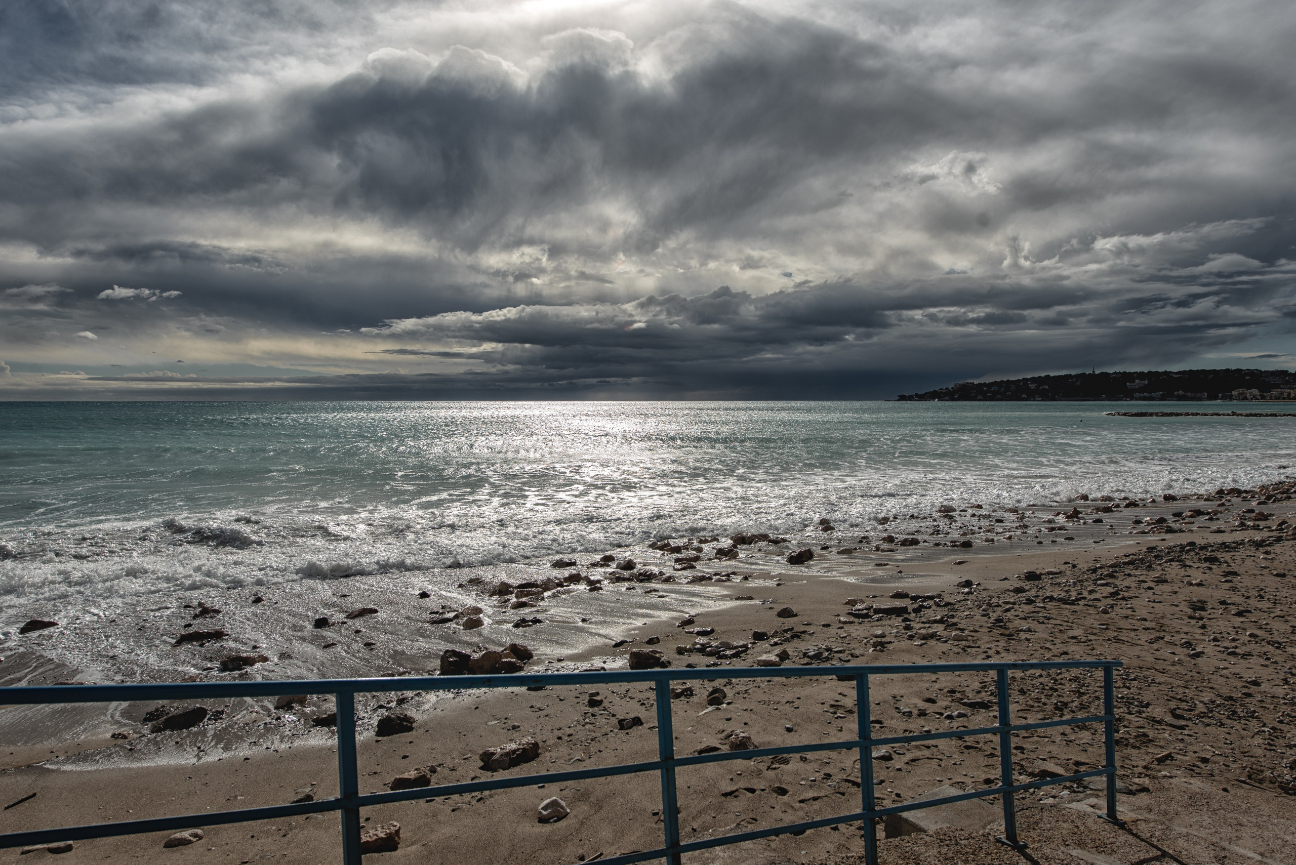 Menton. Photographe sur Cote d’Azur. Portraits de familles, couples, enfants, événements