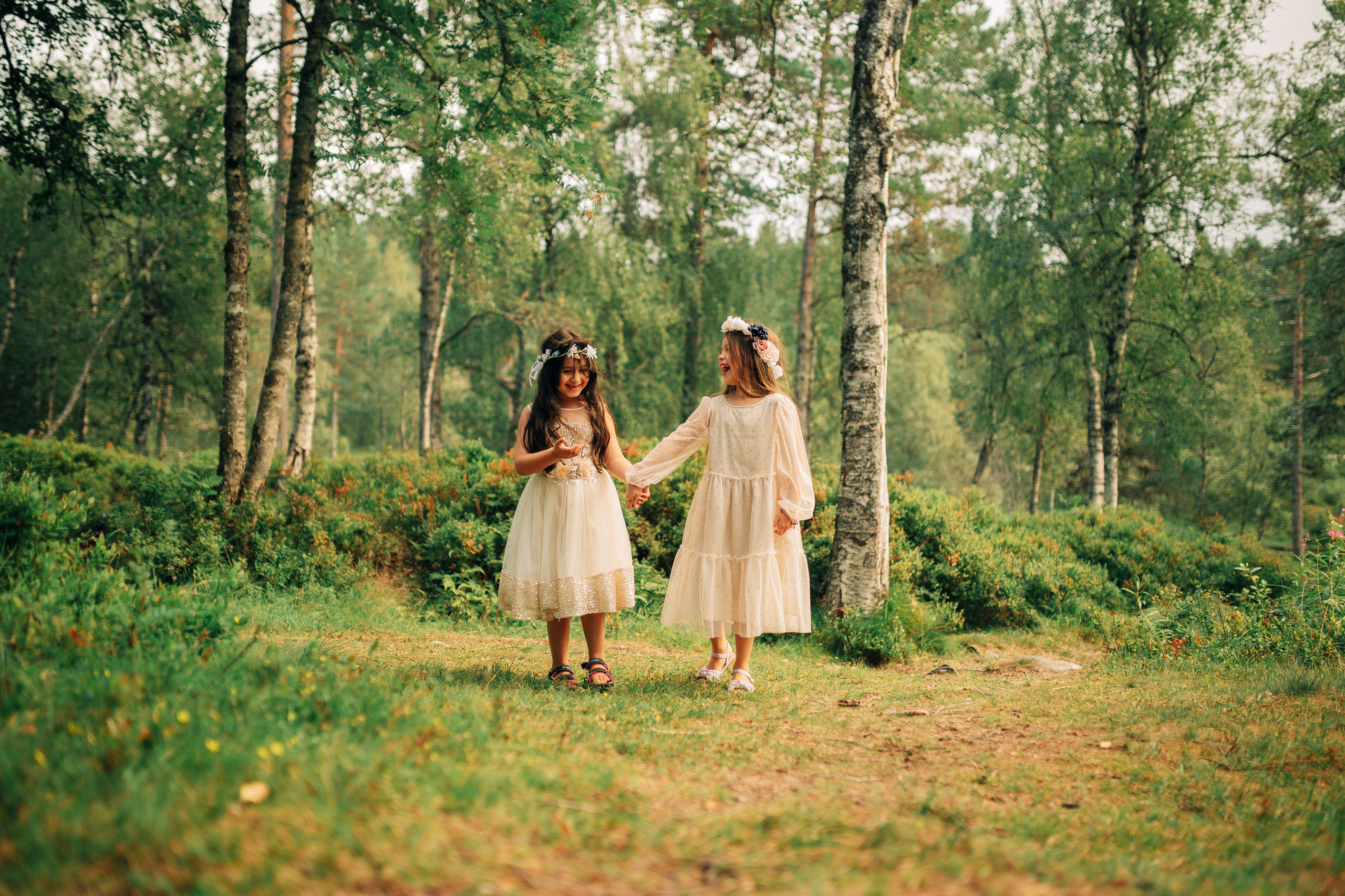 jenter i skogen barne fotografering fotograf for barn