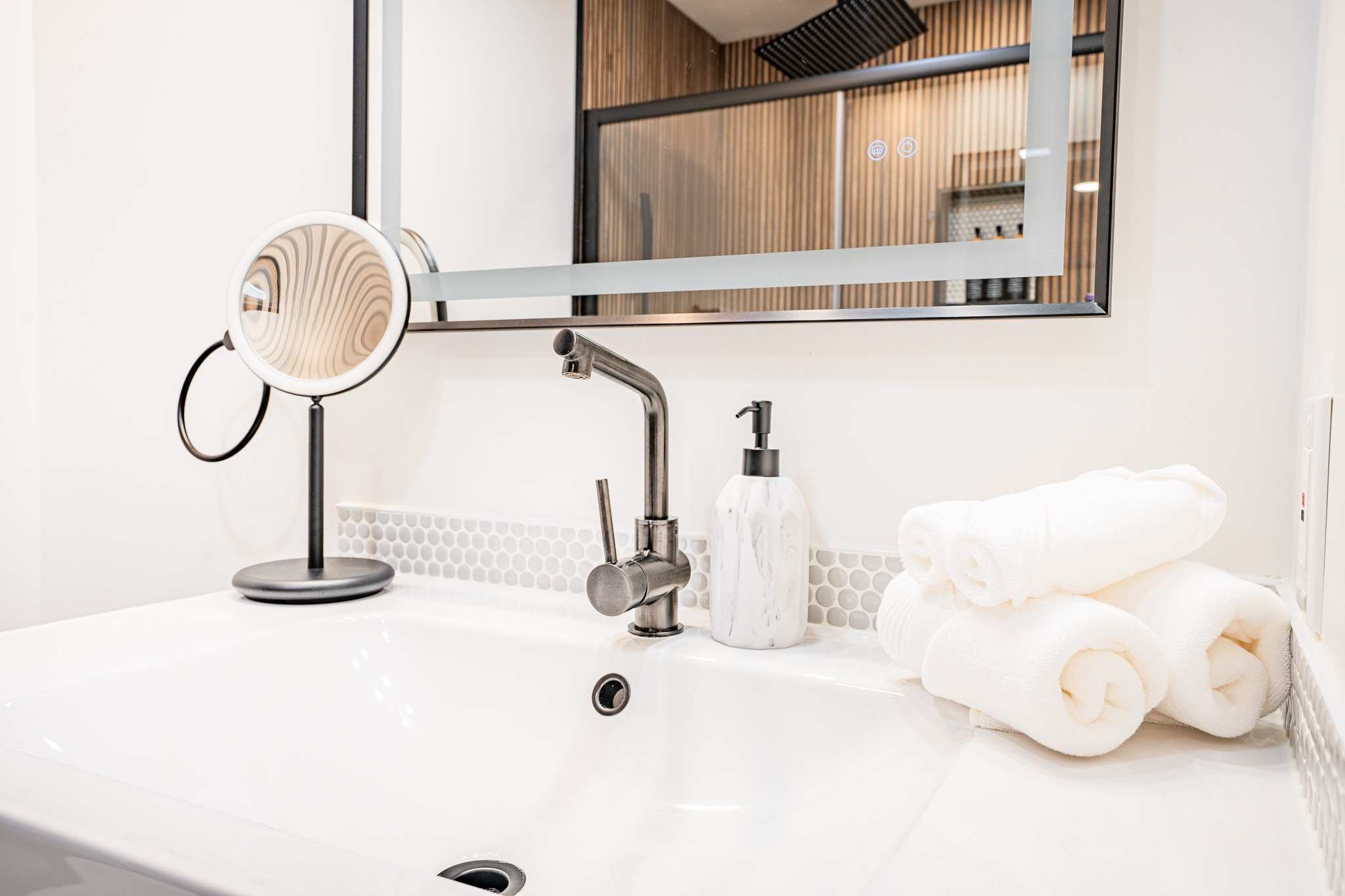 Airbnb: Real Estate 01. Welcome to my video and photo world!