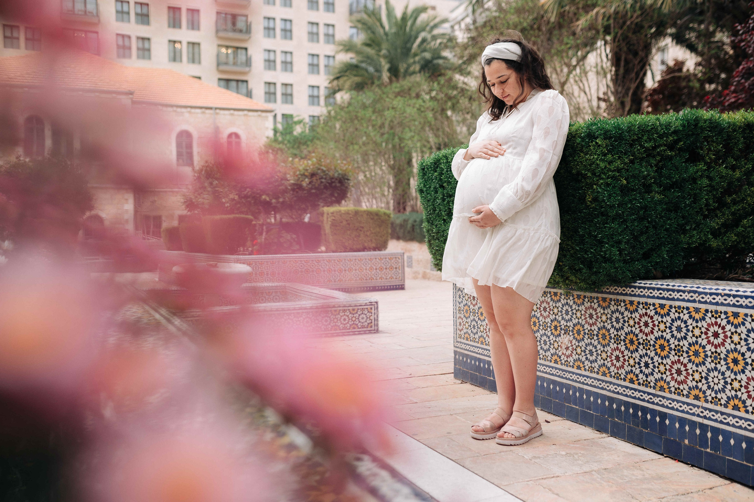 EXPECTING A BABY, JERUSALEM. PHOTOGRAPHER IN ISRAEL