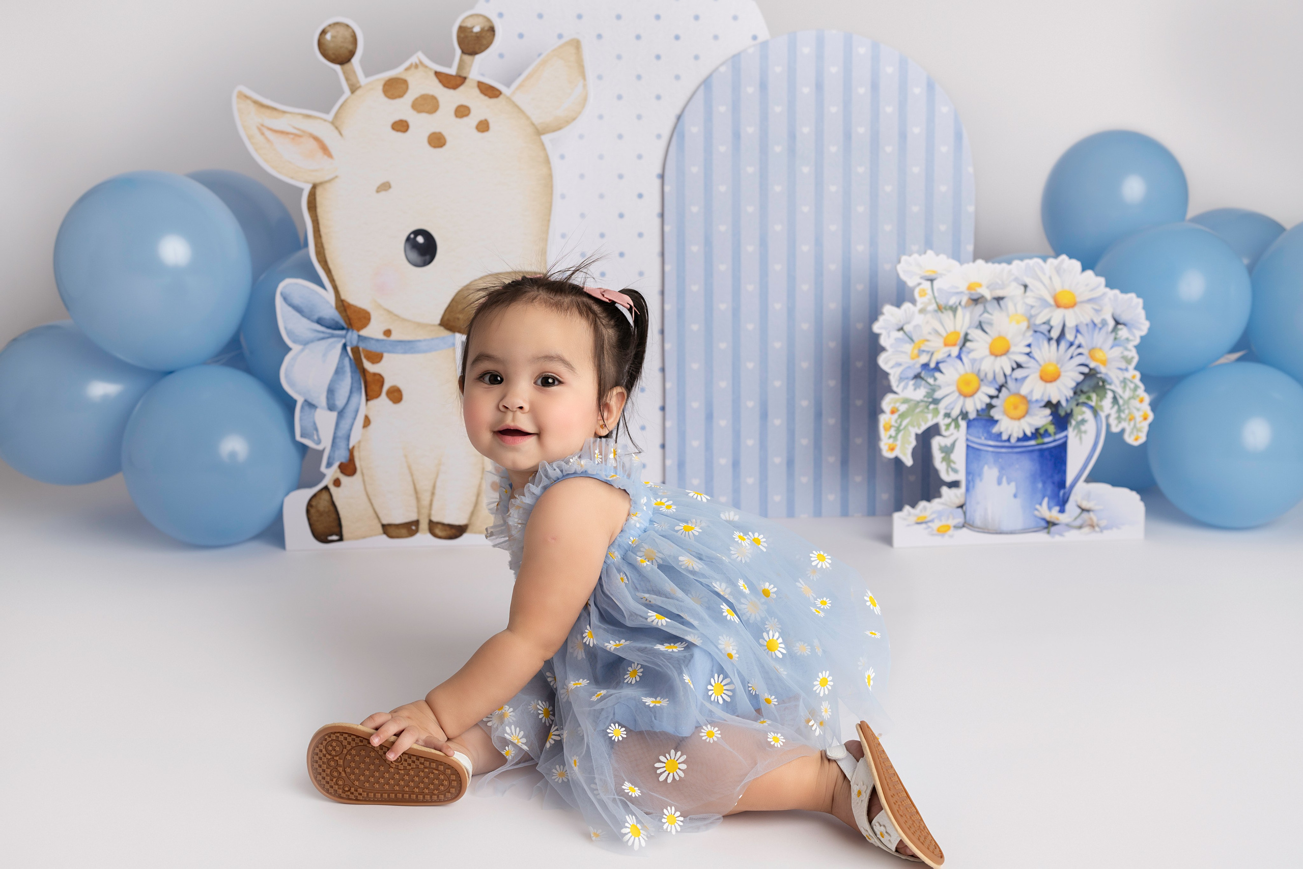 CAKE SMASH PHOTOGRAPHY. Newborn, Sitter and Cake Smash Photographer in Doha, Qatar