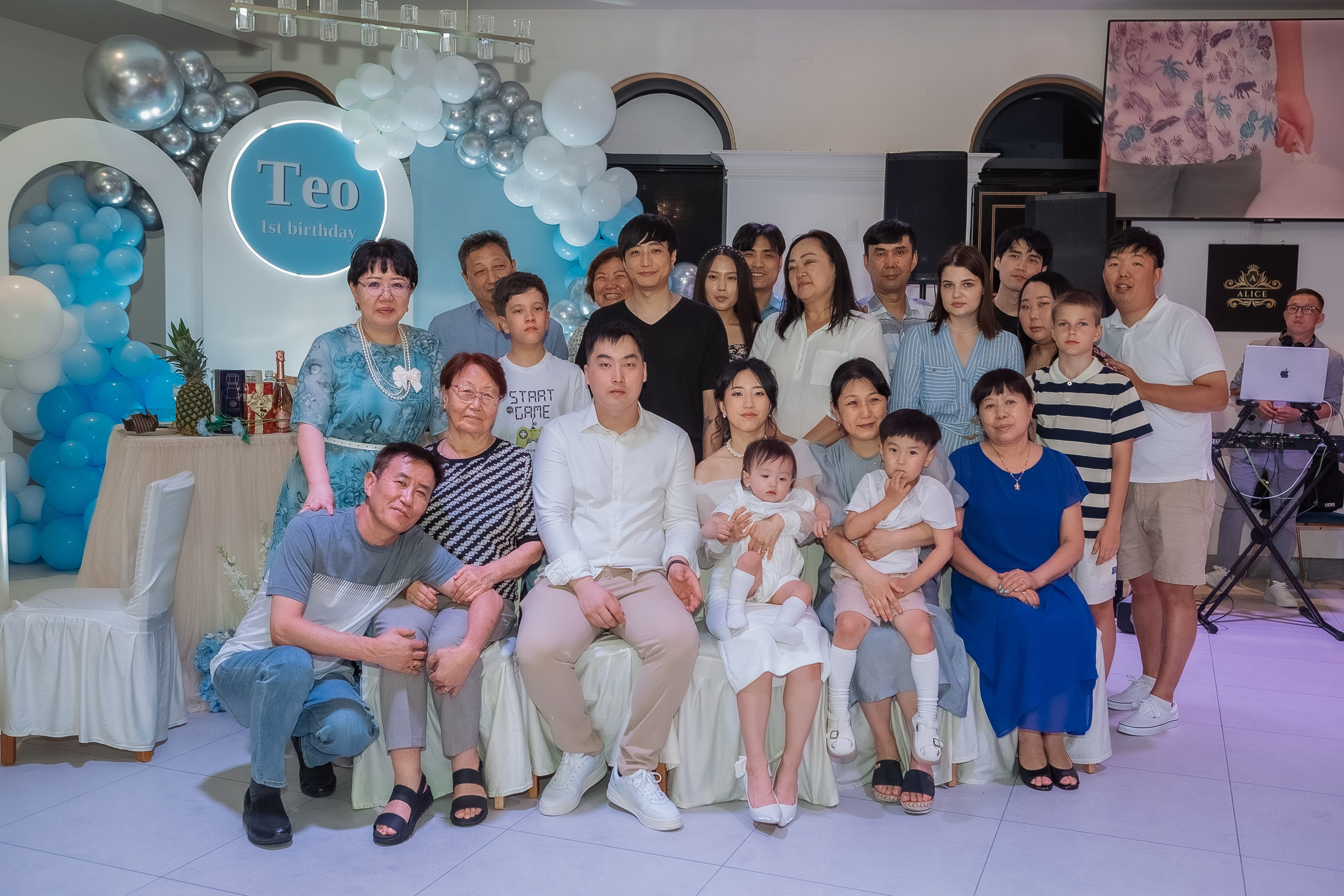 Тео дома и в ресторане. Фотограф беременности, ньюборн и годовасиков в Корее Жанна Хан