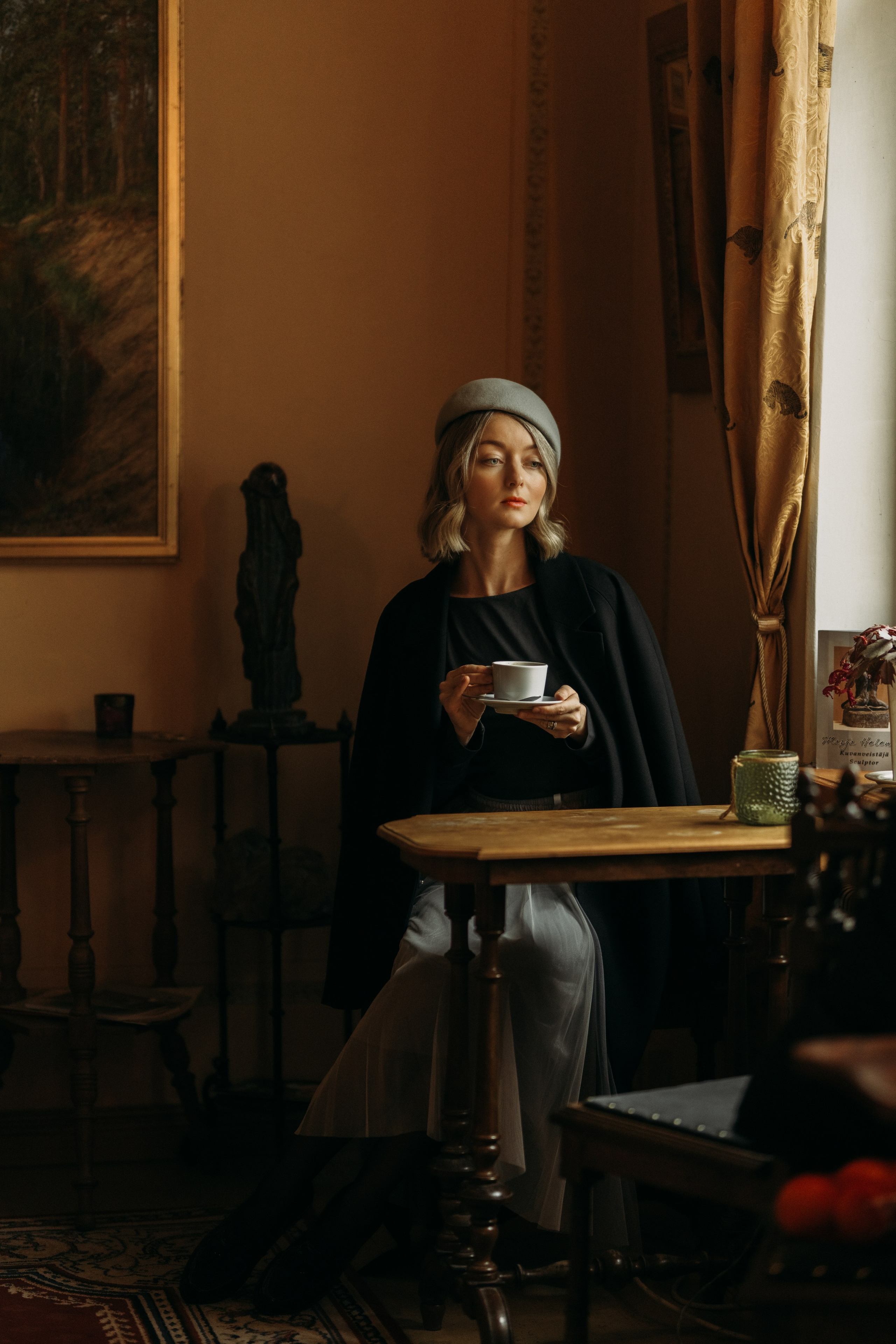 Woman phoshoot. Wedding and potrait photographer in Helsinki Vickan O