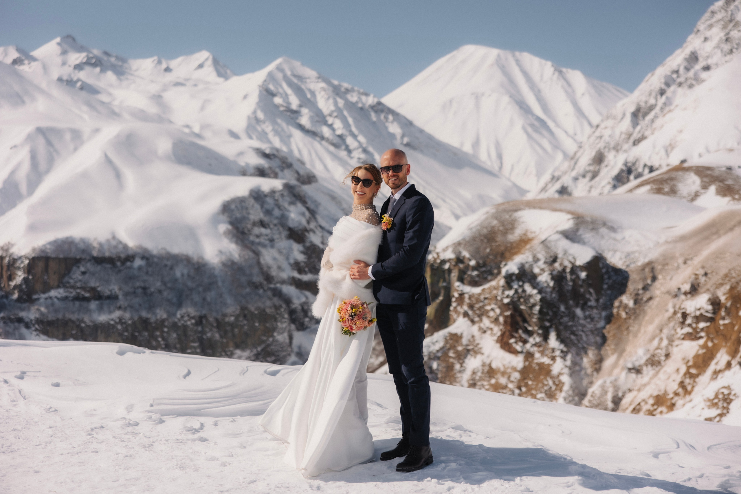 Love in winter mountains. Wedding photographer in Tbilisi Ioseb Mamniashvili