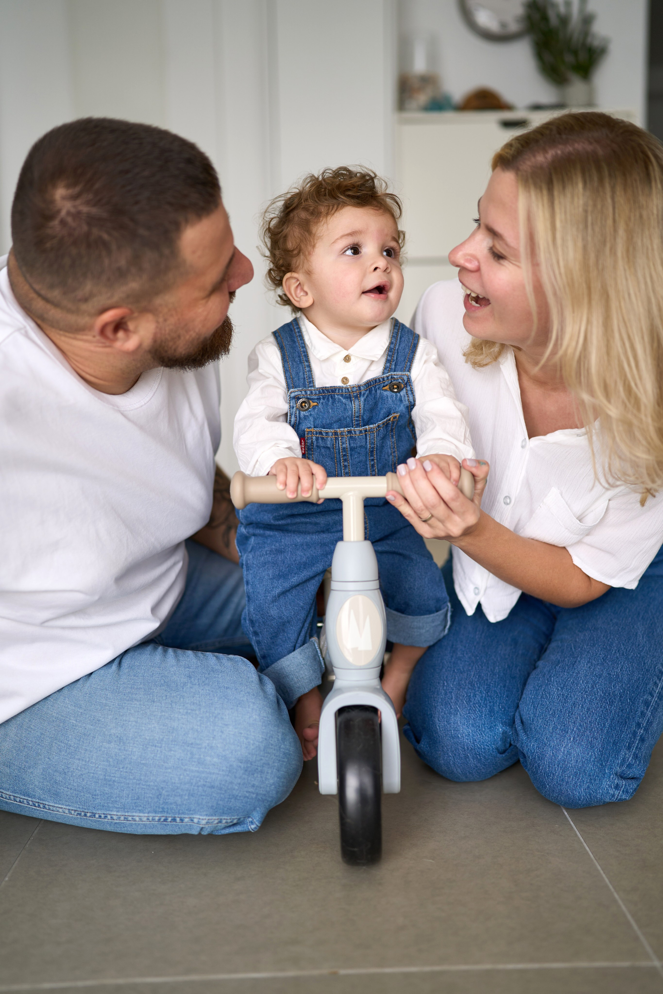 Gilad is 1 year old. צלם אלכס ברט בישראל