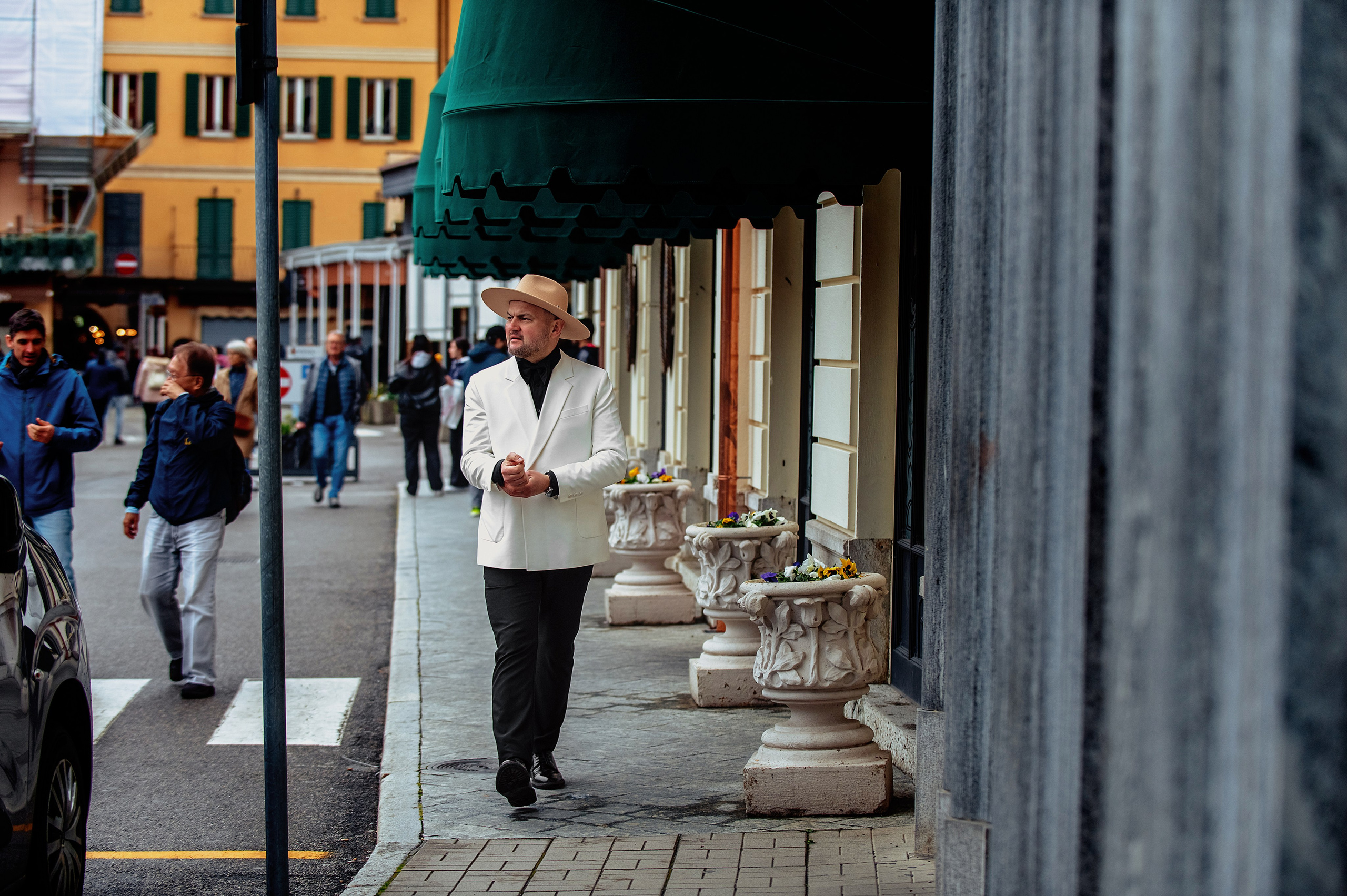 Como Evghenii. Wedding photographer from Moldova Alexey Chipchiu